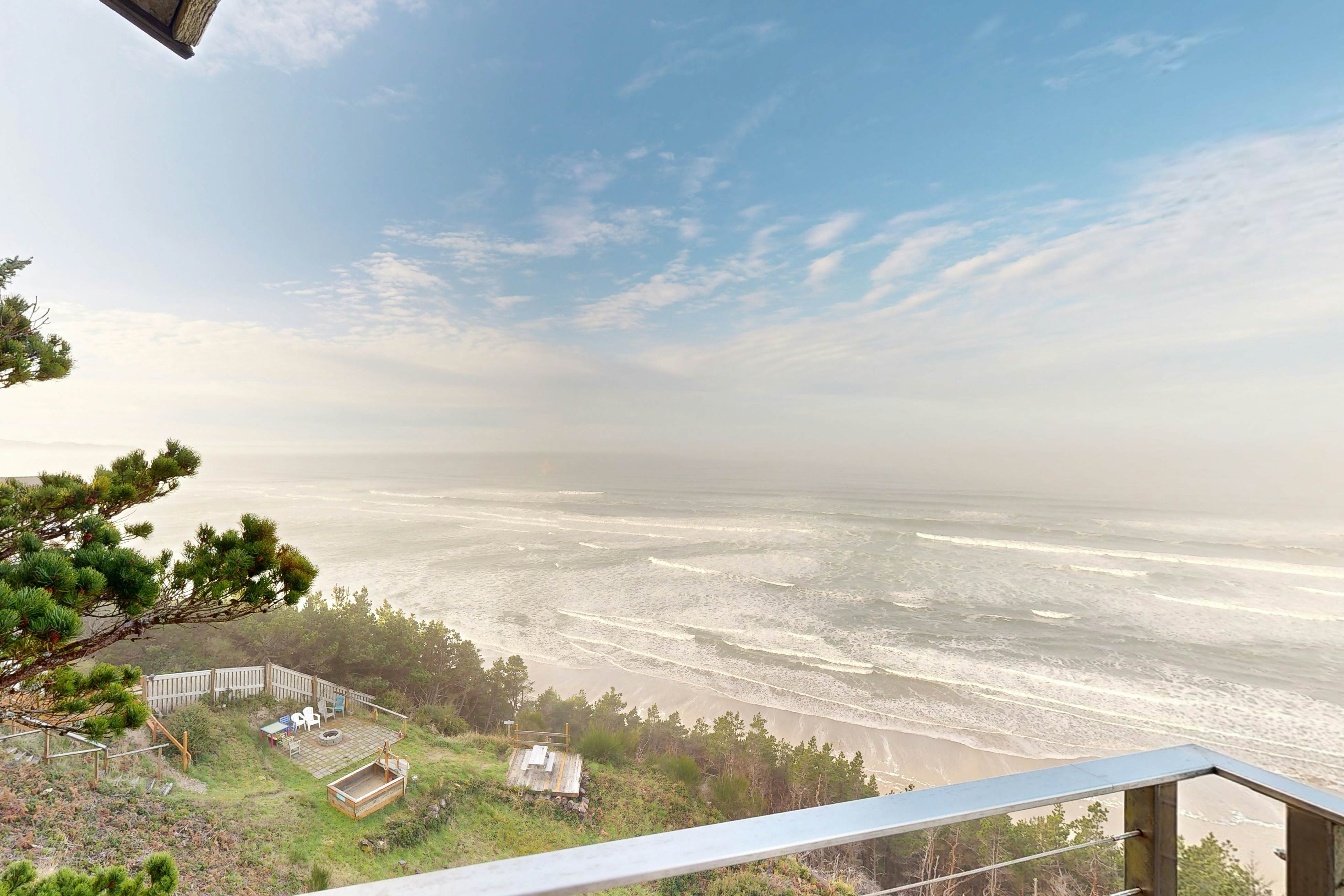 Oceanfront home w/ WiFi, two balconies & lovely views - dogs are welcome