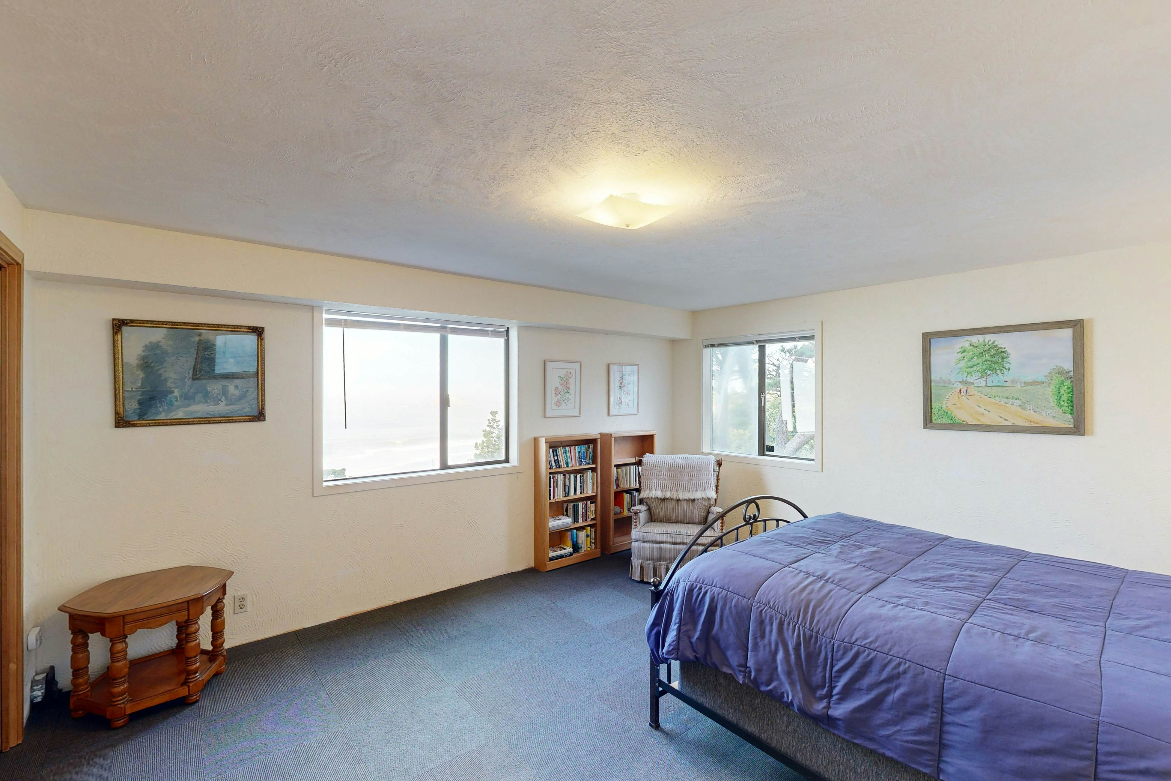 Oceanfront home w/ WiFi, two balconies & lovely views - dogs are welcome