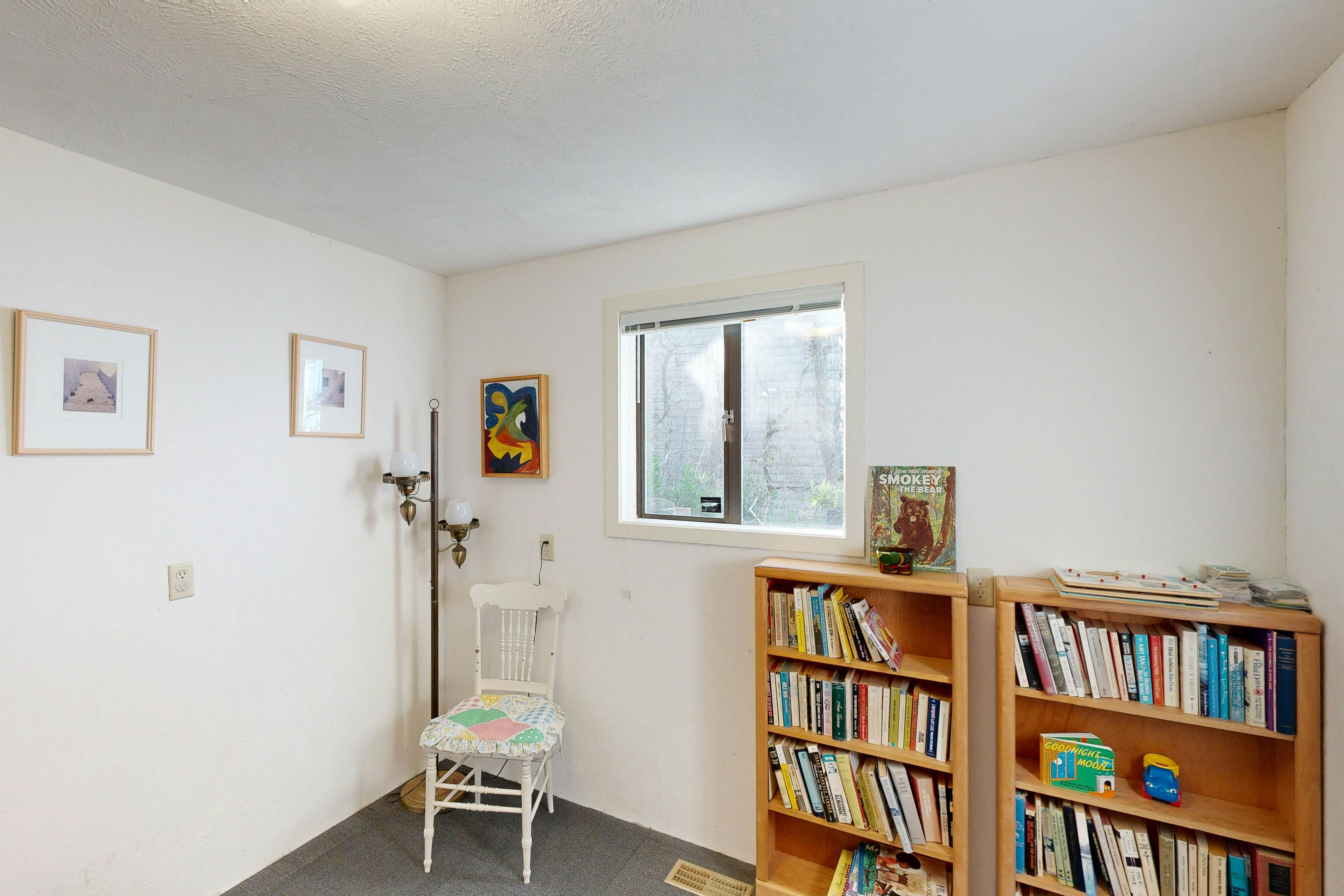 Oceanfront home w/ WiFi, two balconies & lovely views - dogs are welcome