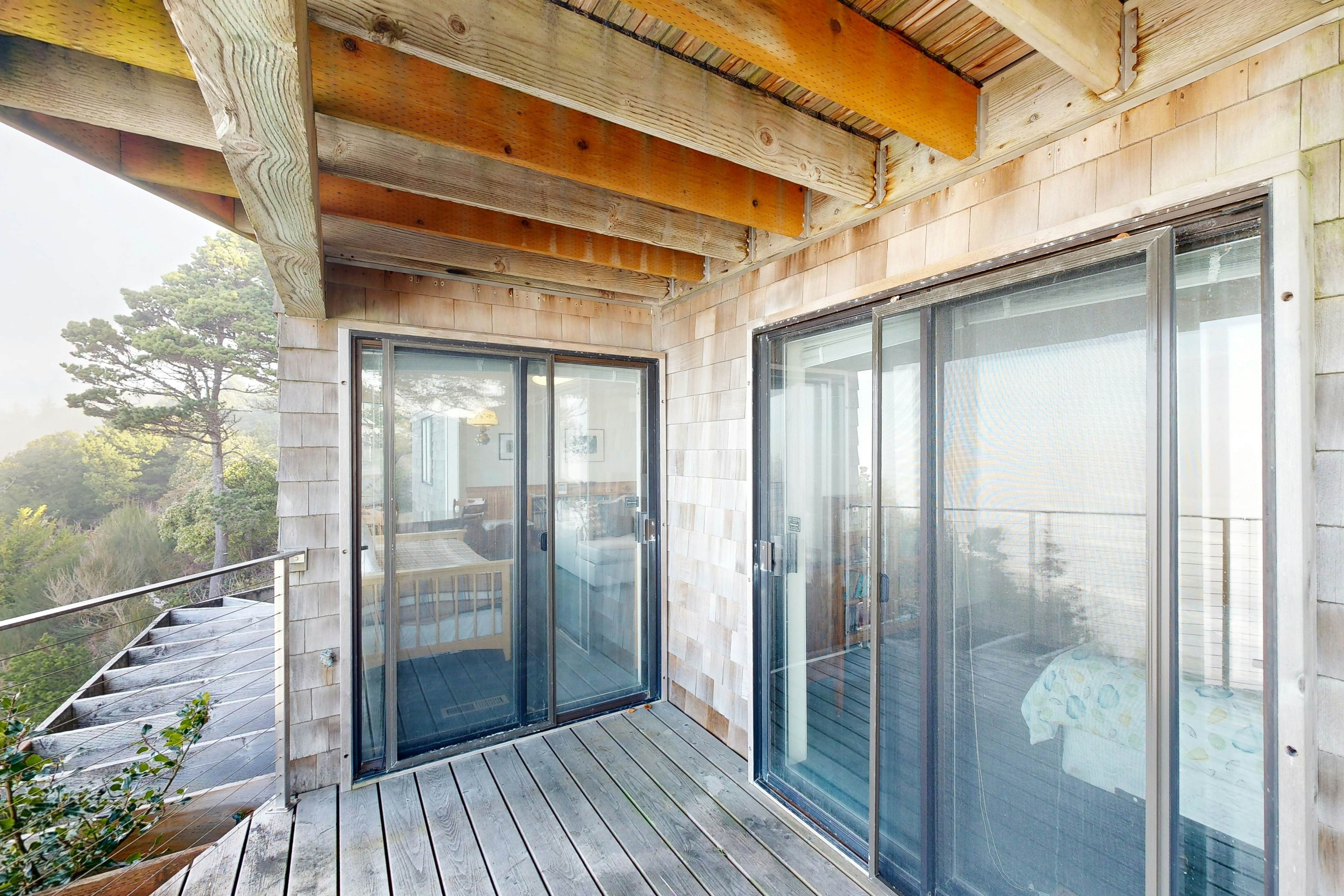 Oceanfront home w/ WiFi, two balconies & lovely views - dogs are welcome