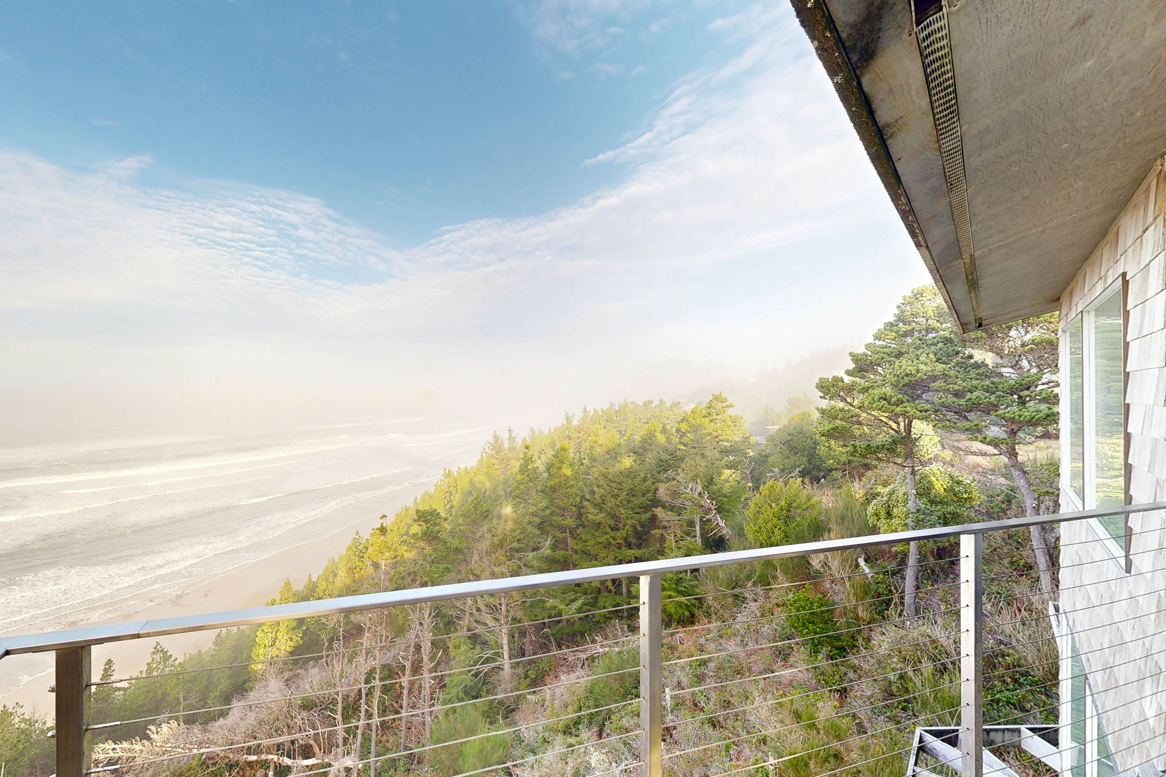 Oceanfront home w/ WiFi, two balconies & lovely views - dogs are welcome