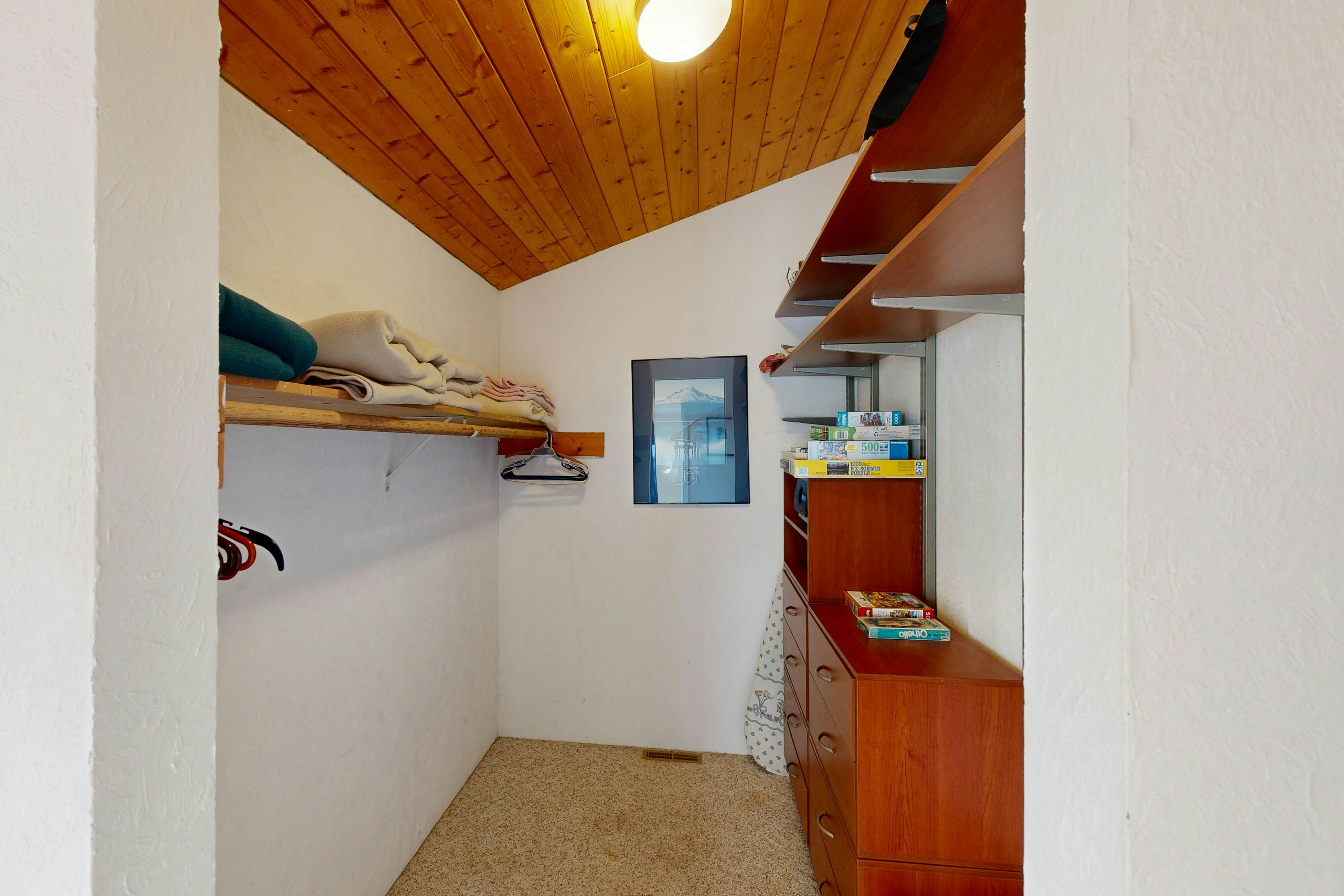 Oceanfront home w/ WiFi, two balconies & lovely views - dogs are welcome