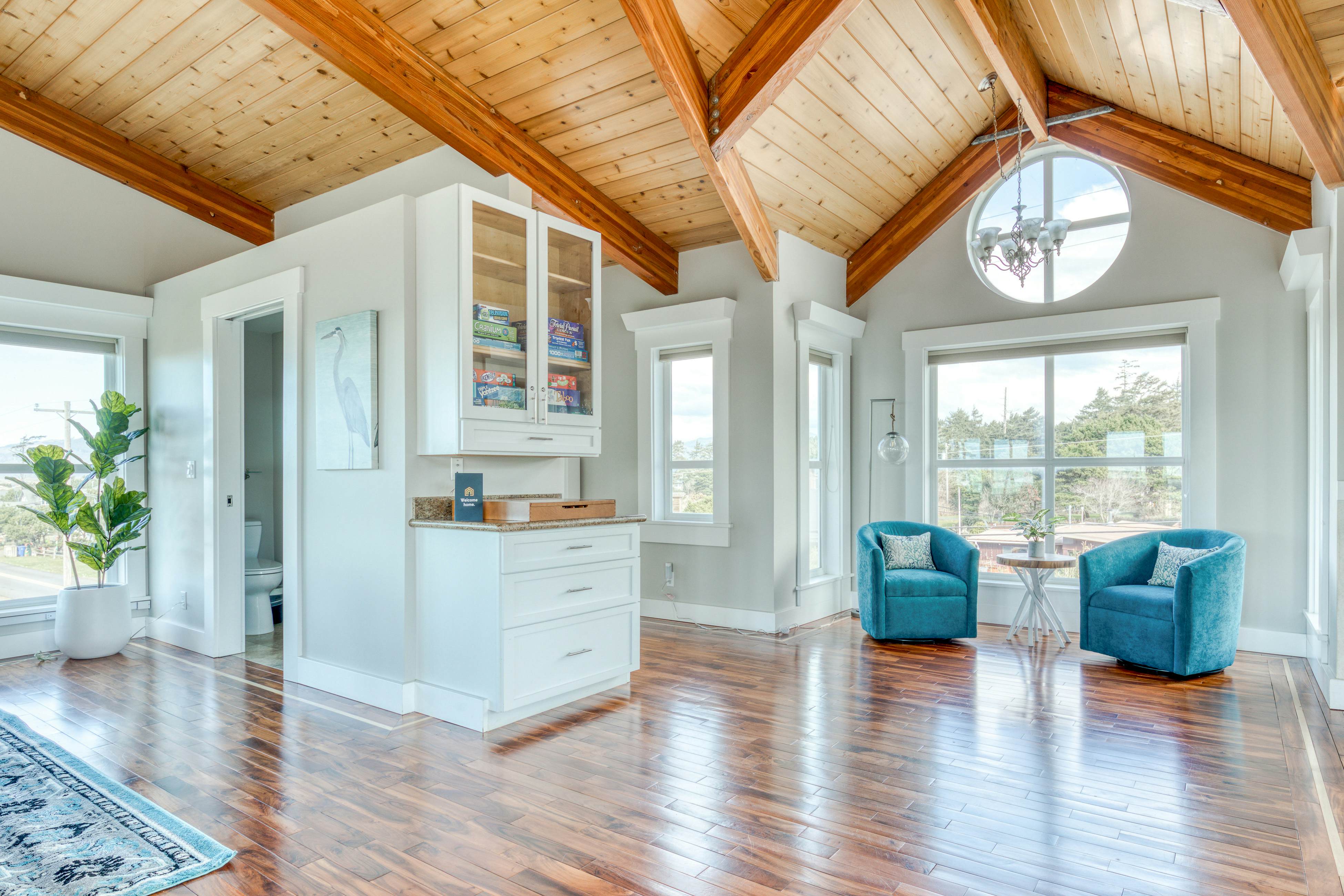 Elegant home with sauna, private hot tub & ocean views - accessible by elevator