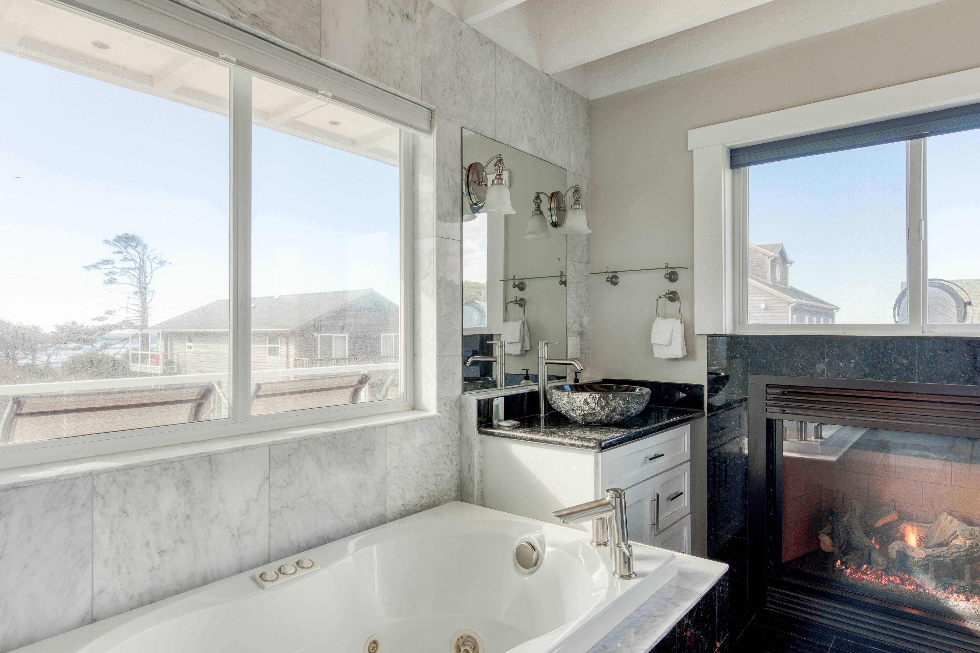 Elegant home with sauna, private hot tub & ocean views - accessible by elevator