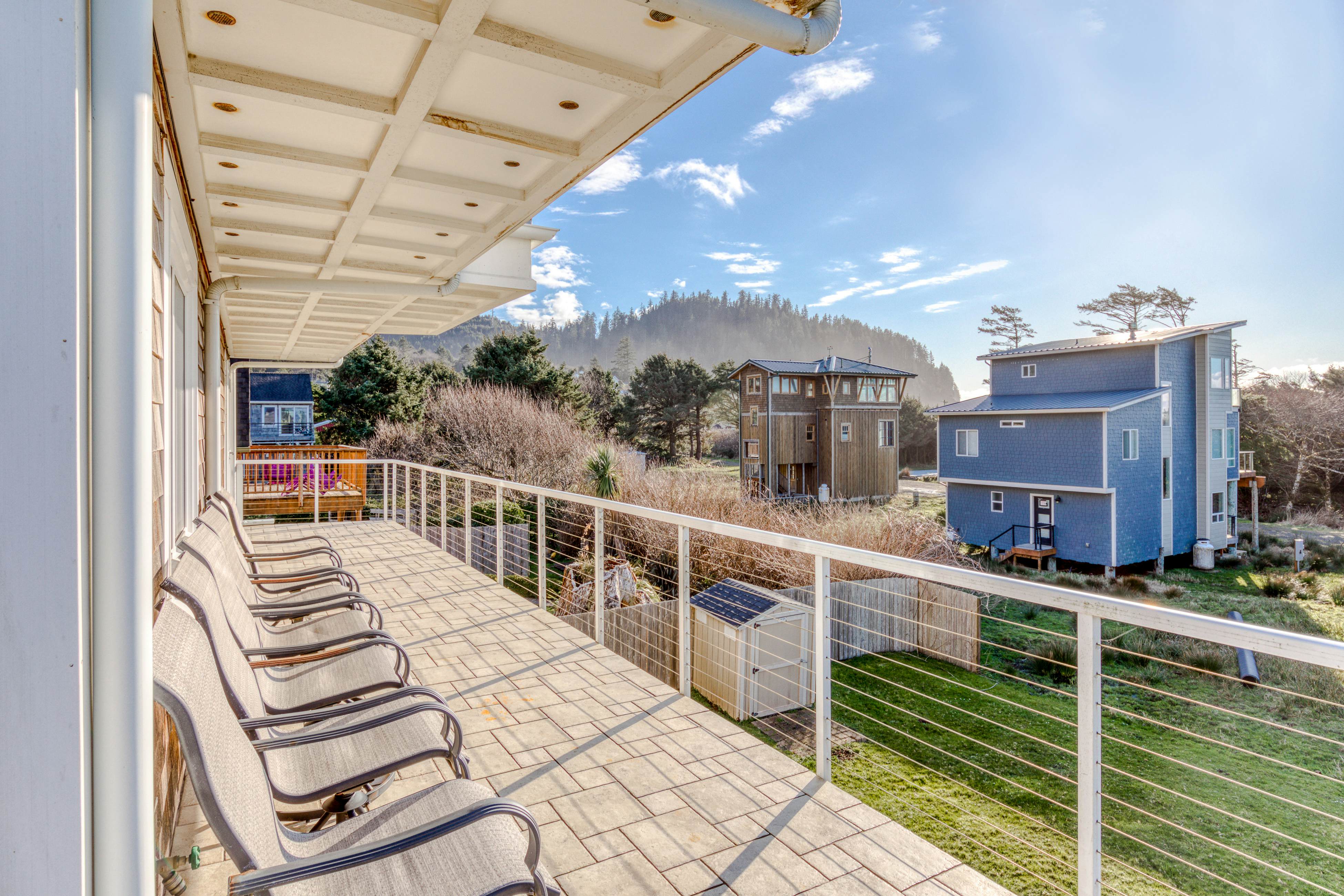 Elegant home with sauna, private hot tub & ocean views - accessible by elevator