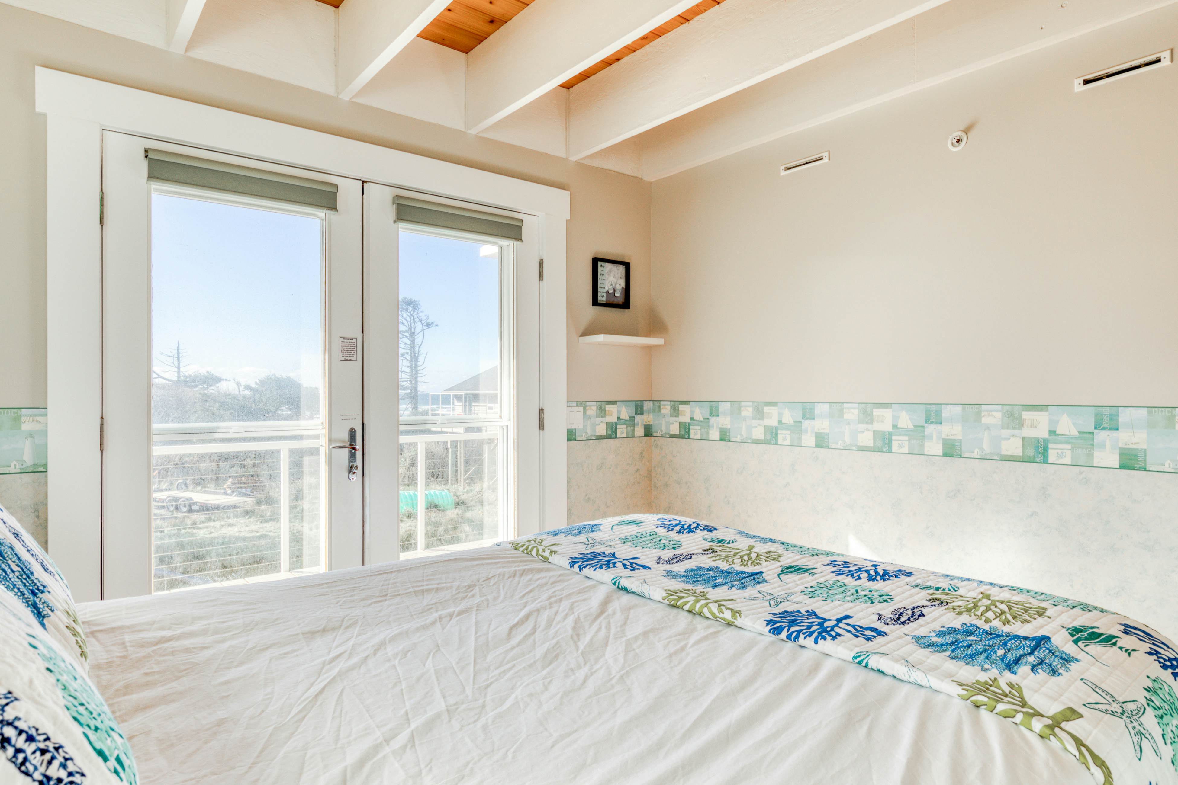 Elegant home with sauna, private hot tub & ocean views - accessible by elevator