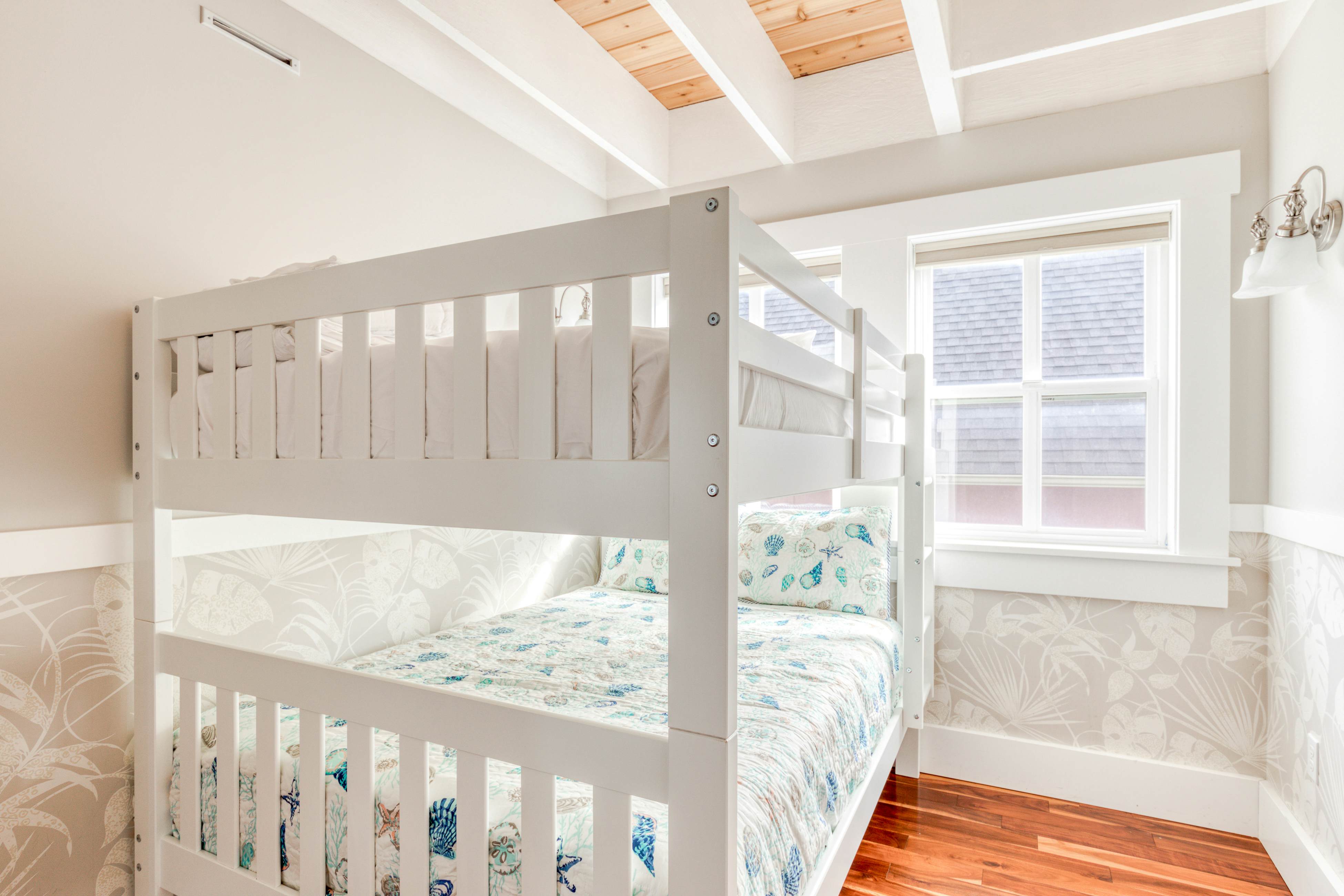 Elegant home with sauna, private hot tub & ocean views - accessible by elevator