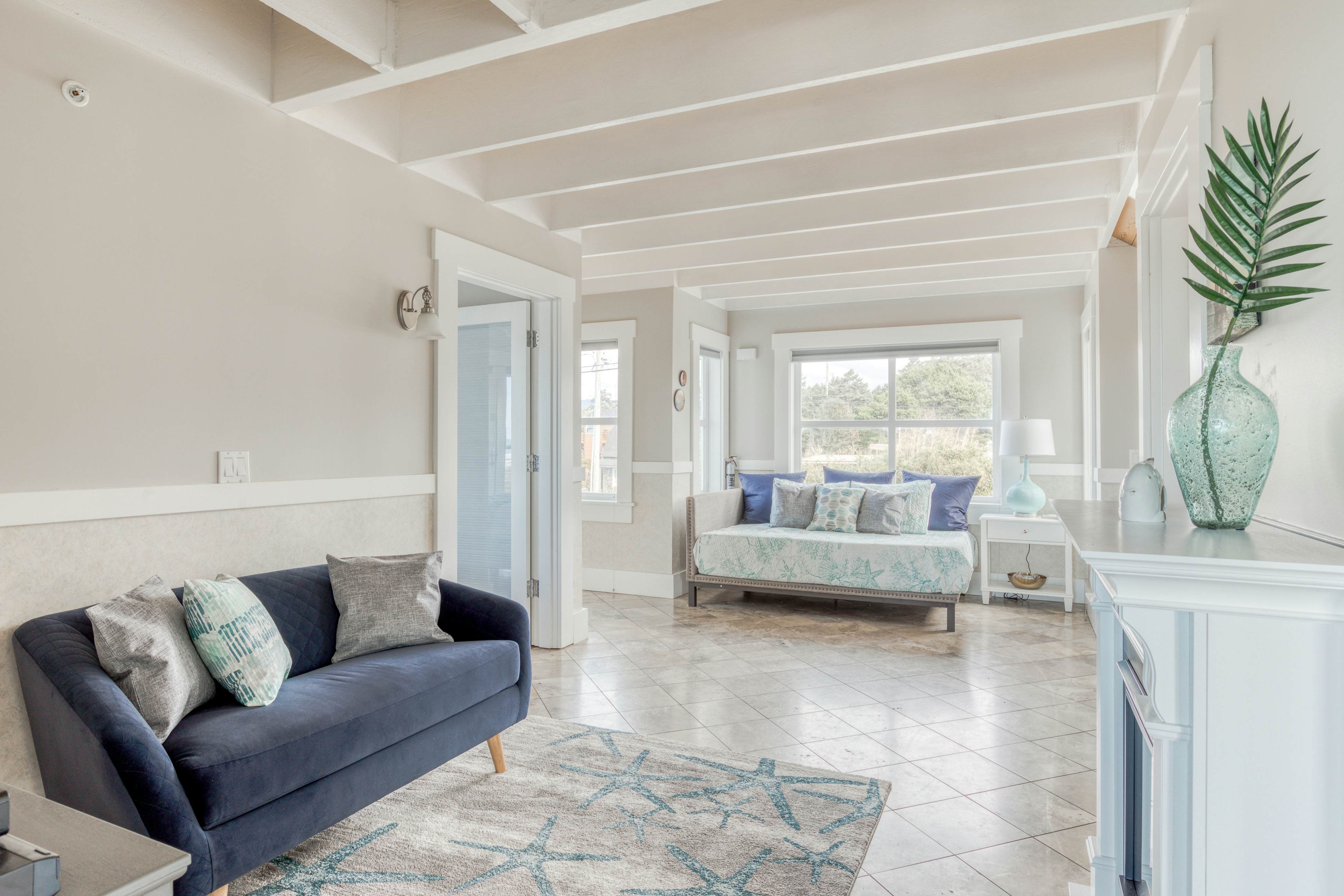 Elegant home with sauna, private hot tub & ocean views - accessible by elevator