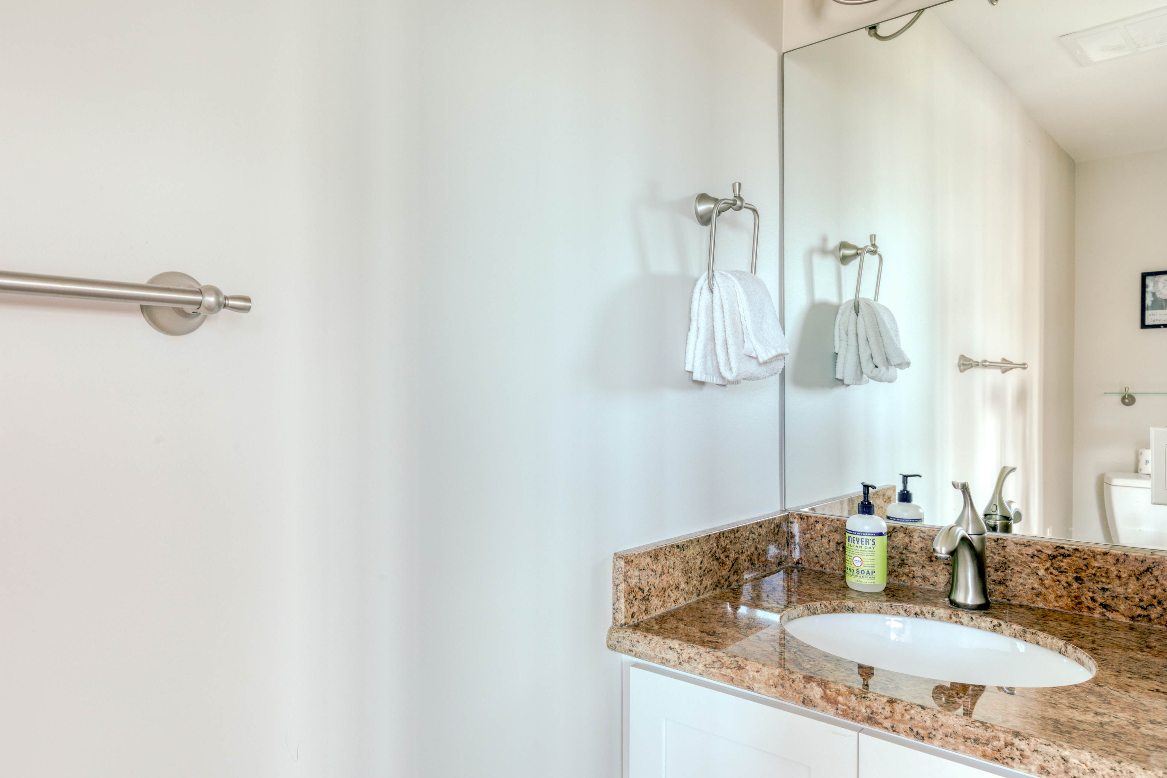 Elegant home with sauna, private hot tub & ocean views - accessible by elevator