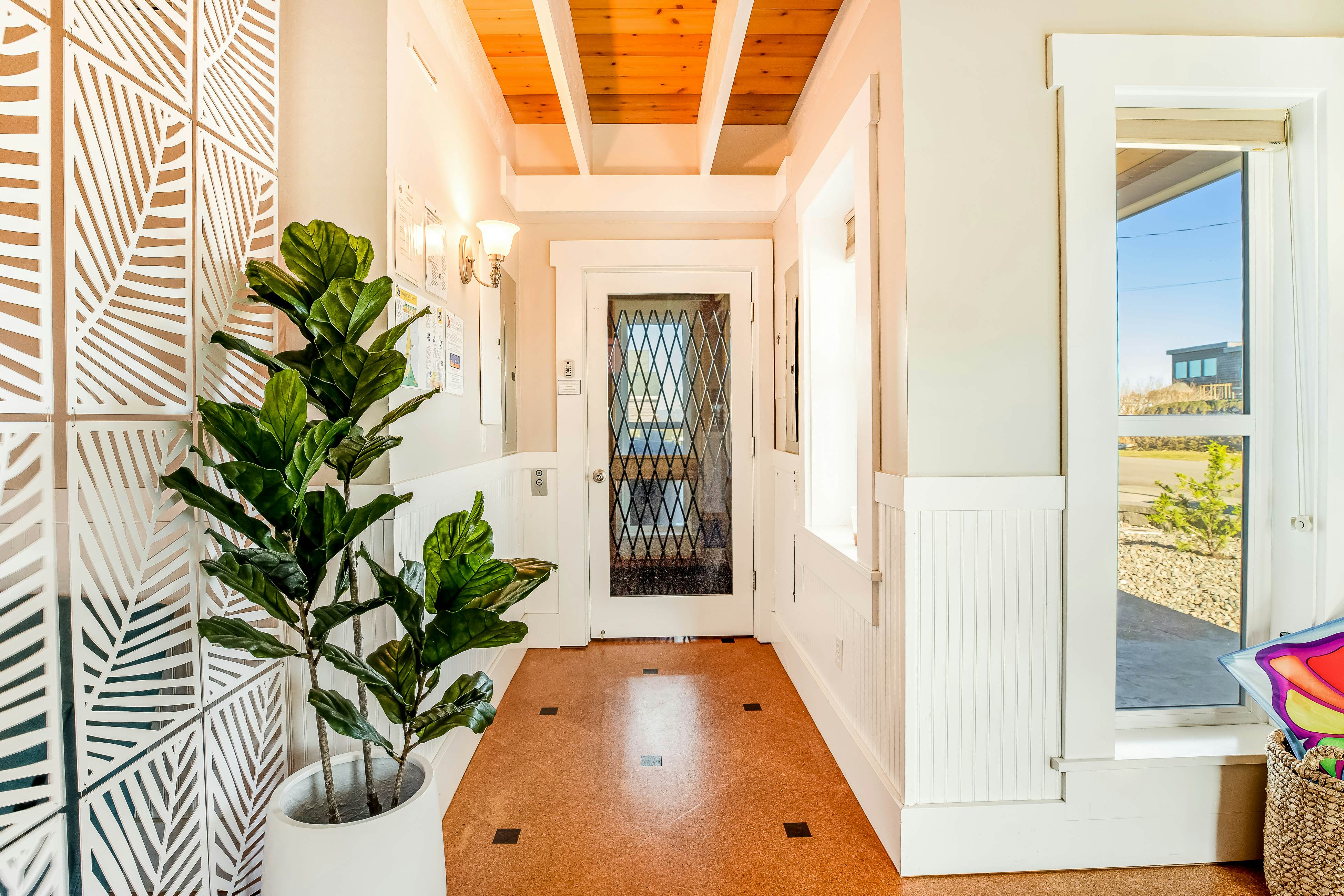 Elegant home with sauna, private hot tub & ocean views - accessible by elevator