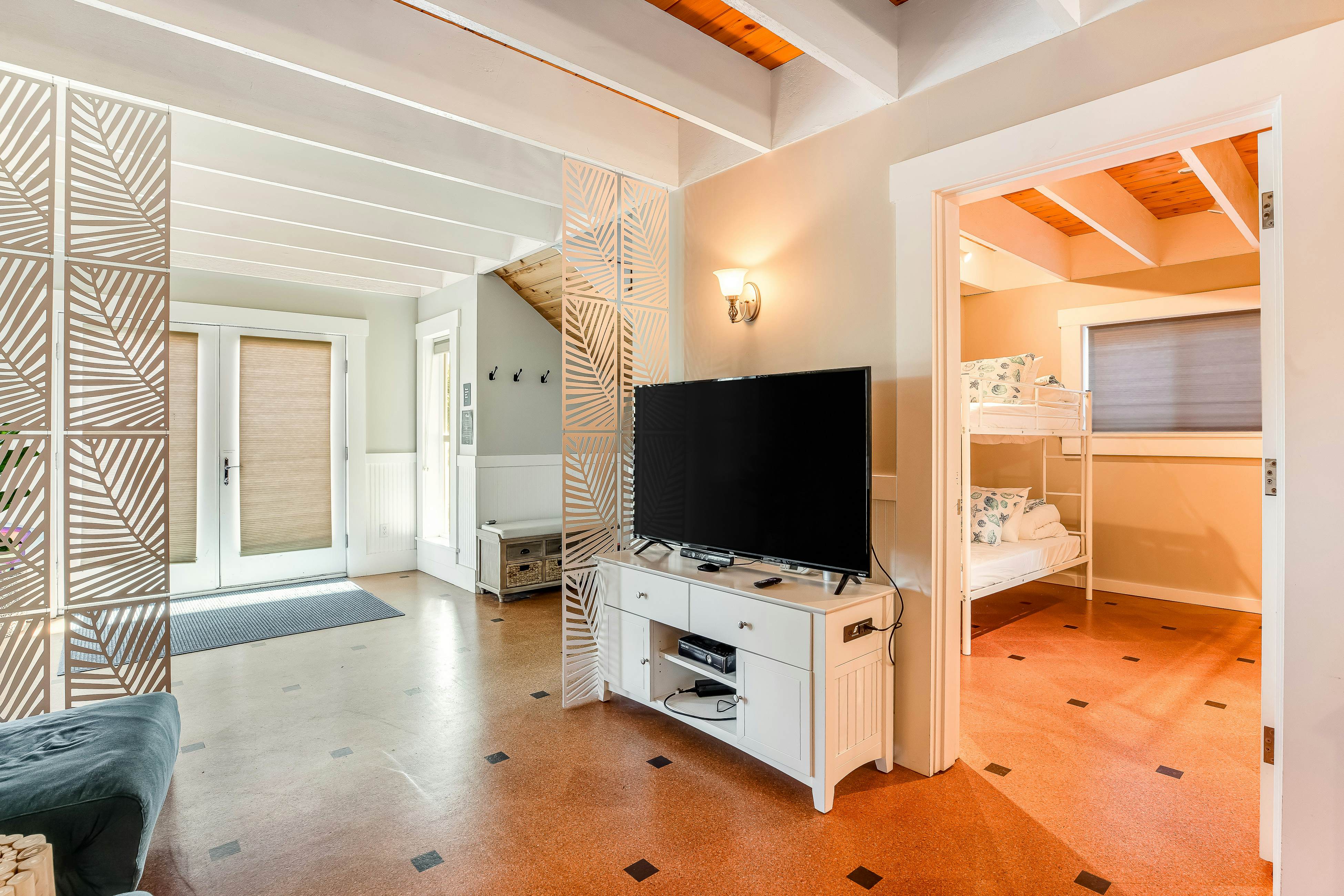 Elegant home with sauna, private hot tub & ocean views - accessible by elevator