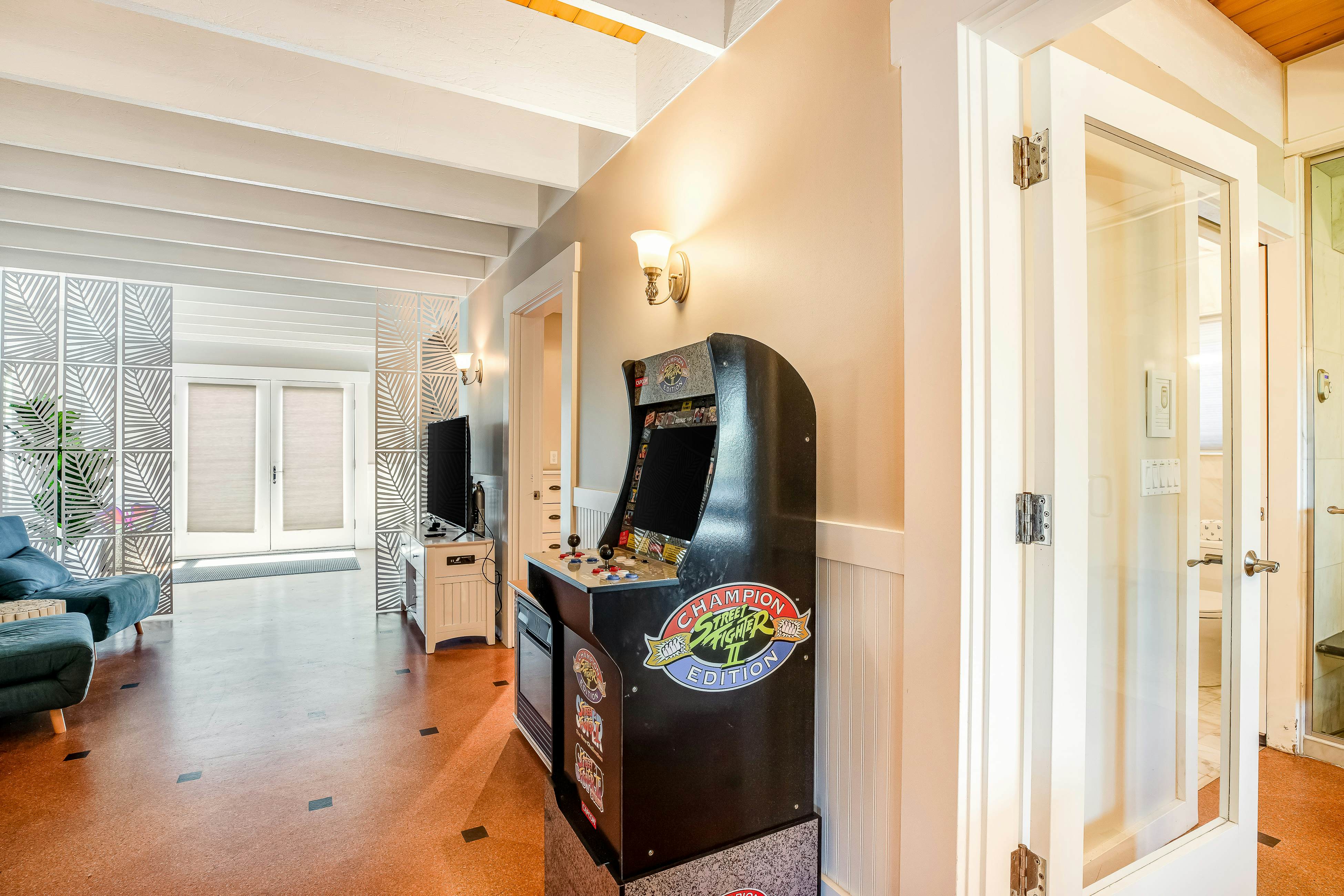 Elegant home with sauna, private hot tub & ocean views - accessible by elevator