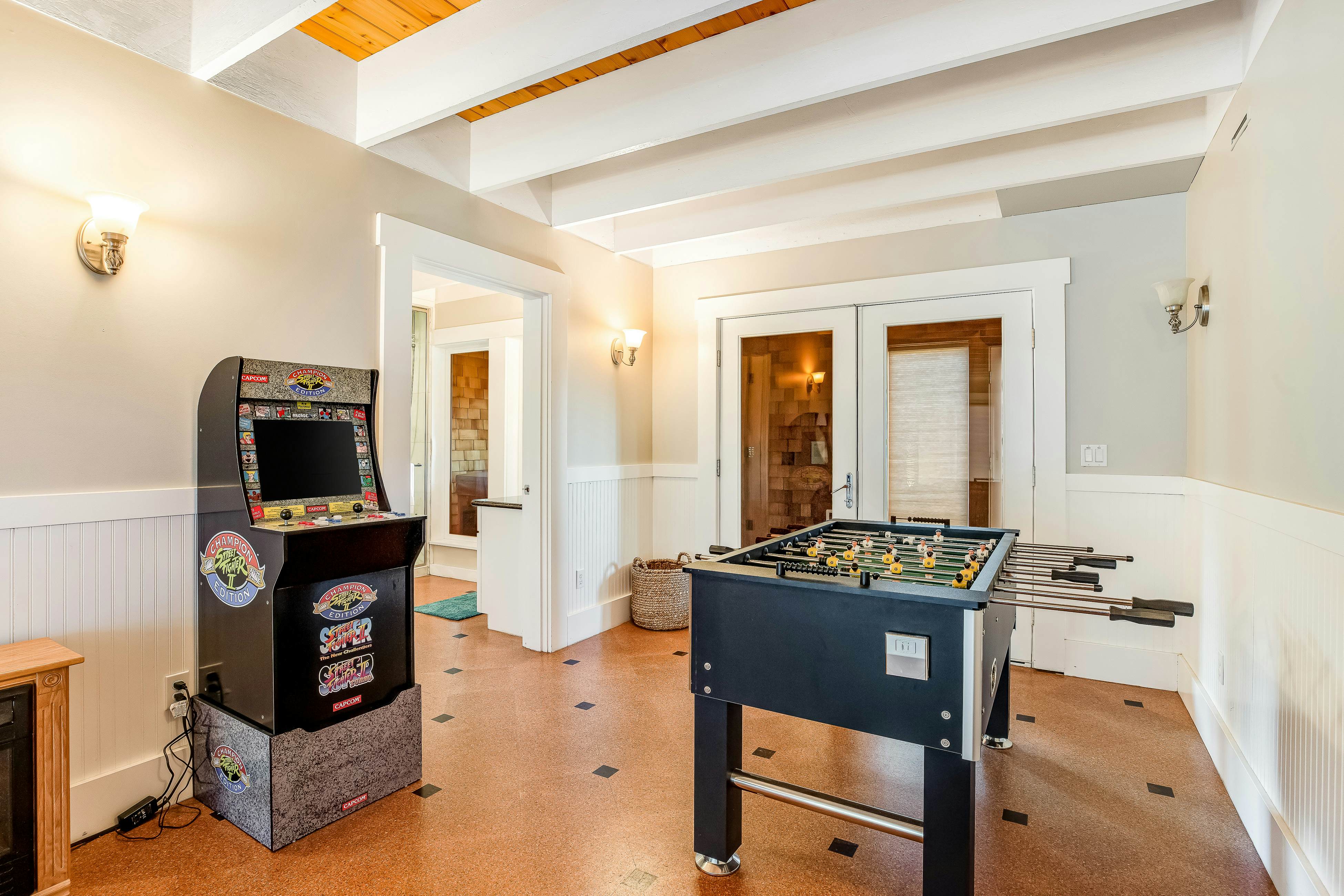 Elegant home with sauna, private hot tub & ocean views - accessible by elevator