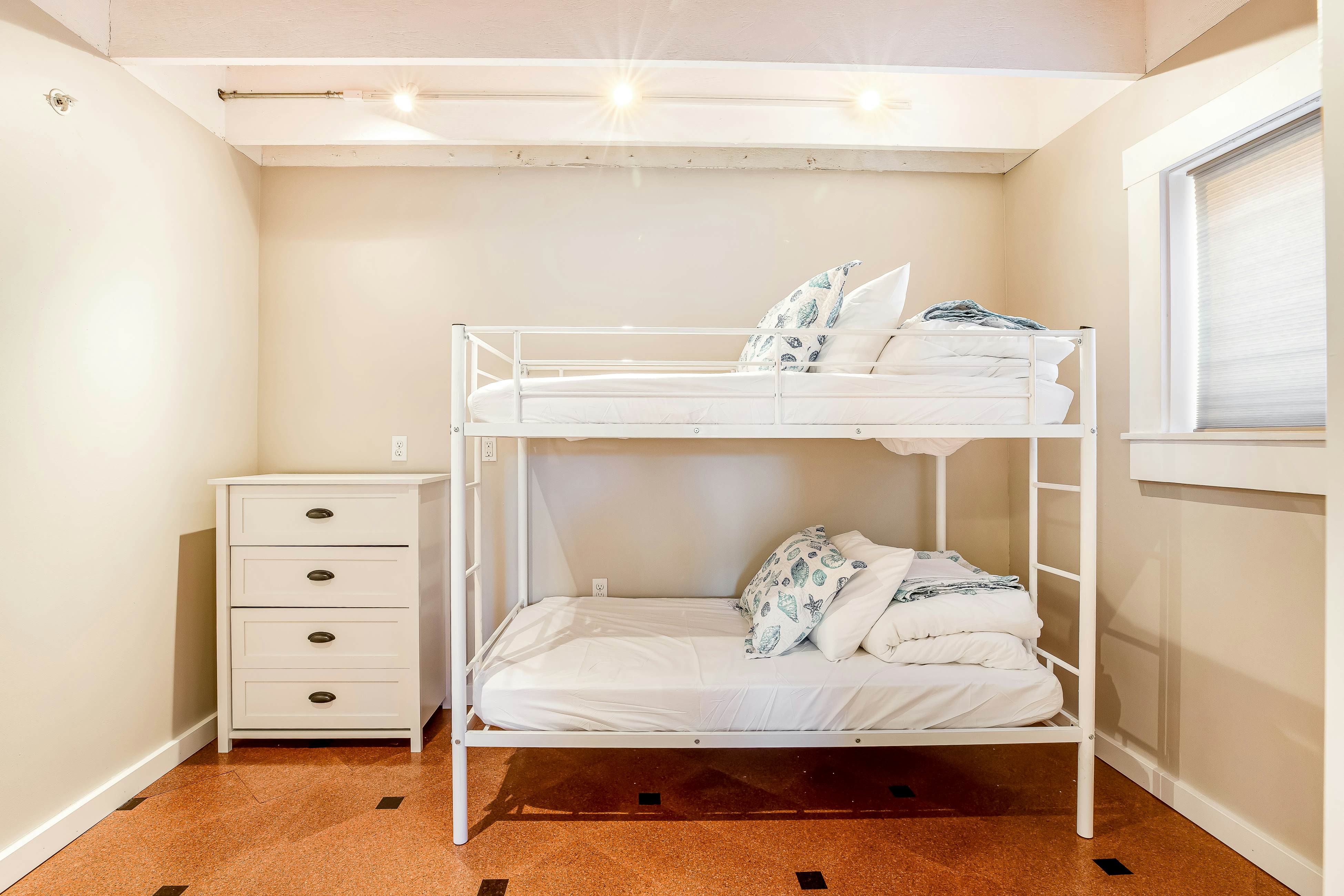 Elegant home with sauna, private hot tub & ocean views - accessible by elevator