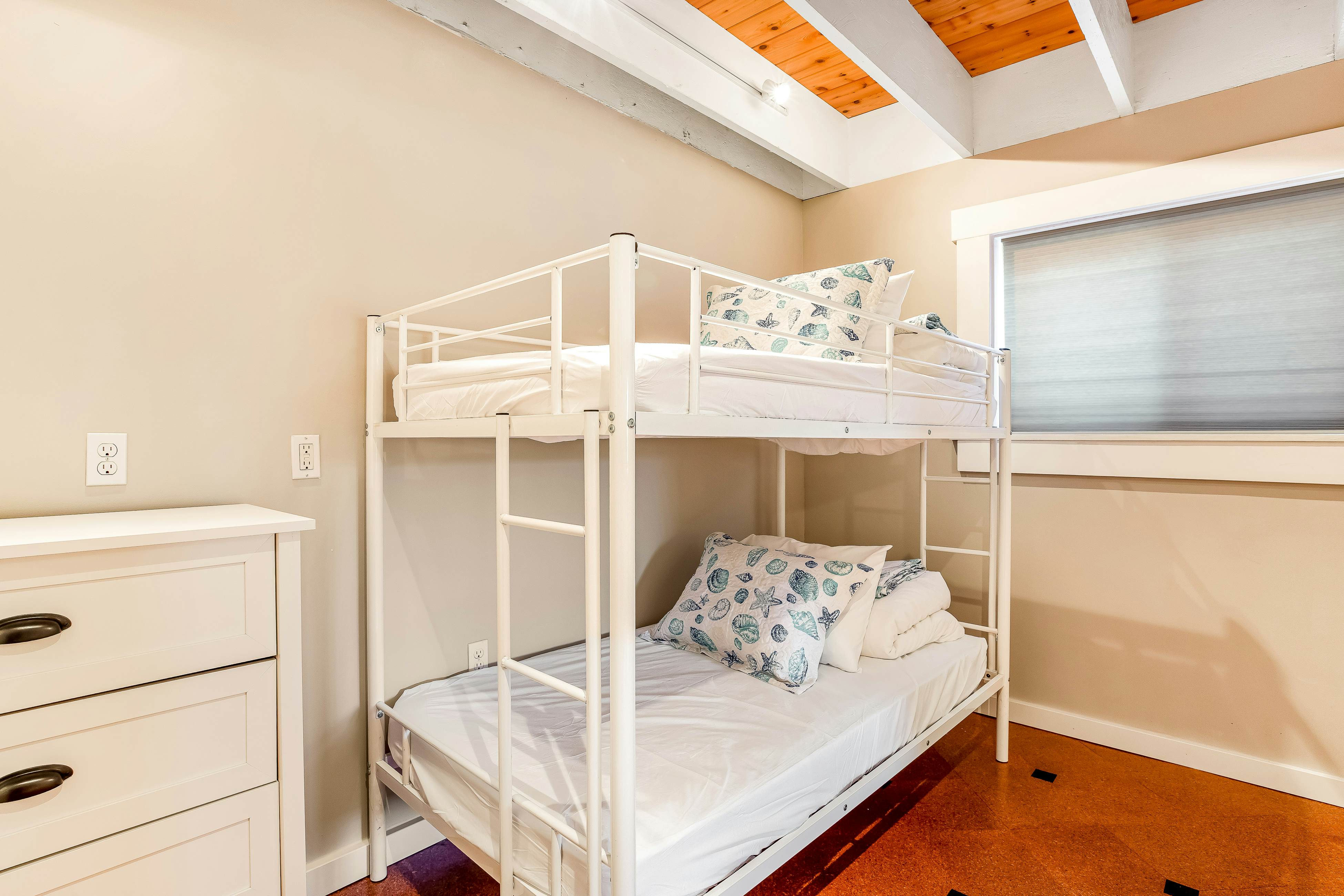 Elegant home with sauna, private hot tub & ocean views - accessible by elevator