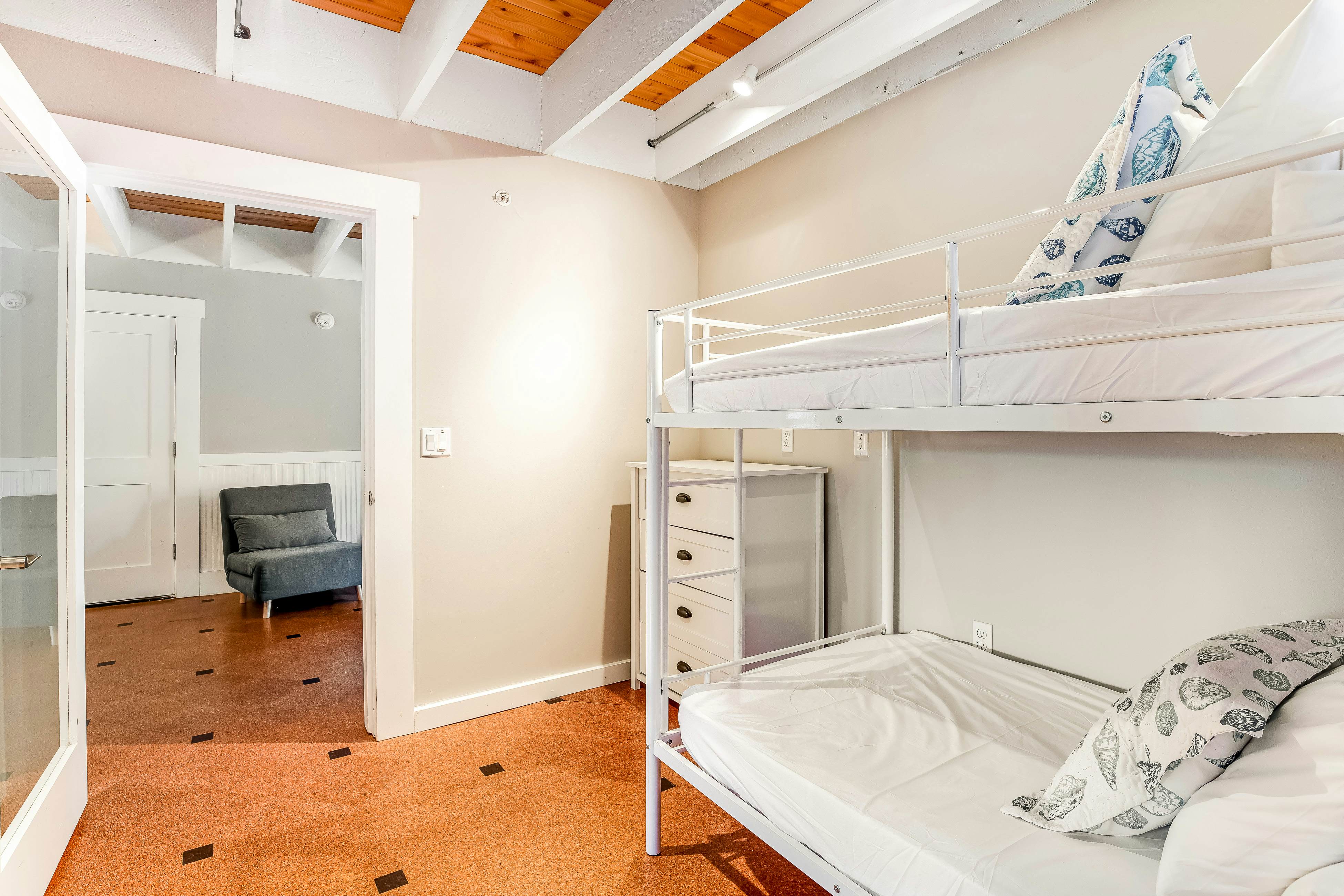 Elegant home with sauna, private hot tub & ocean views - accessible by elevator