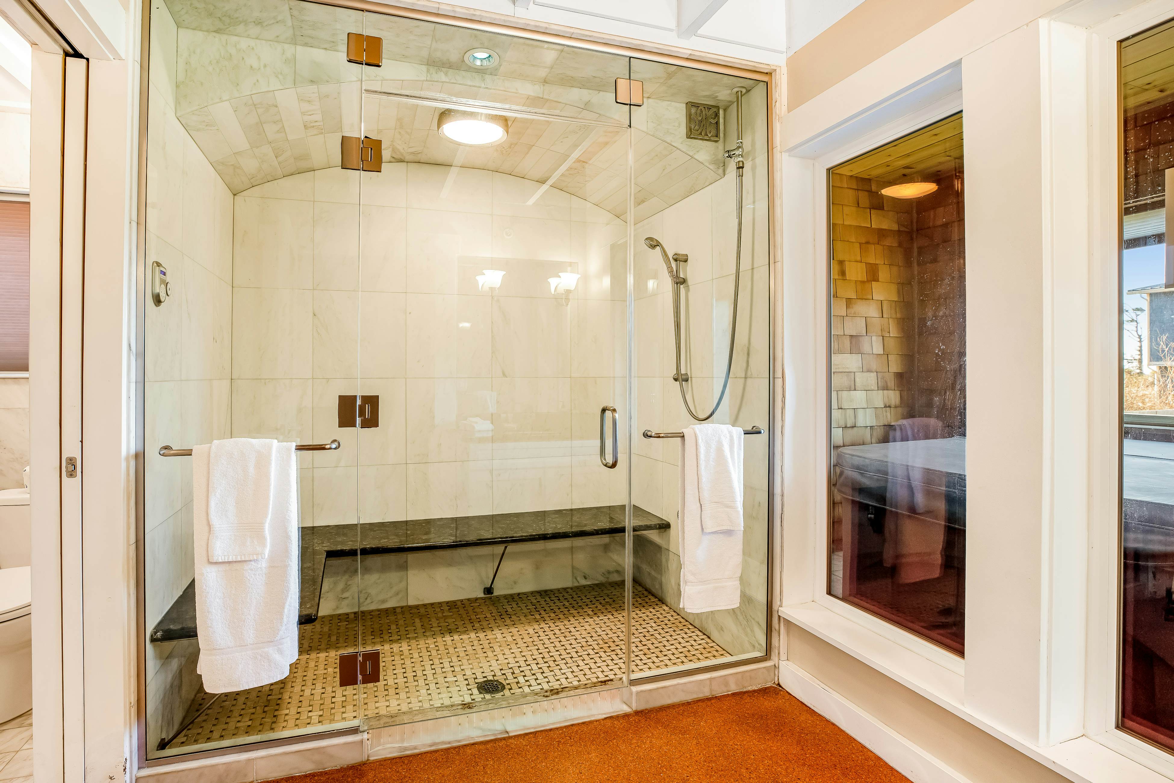 Elegant home with sauna, private hot tub & ocean views - accessible by elevator