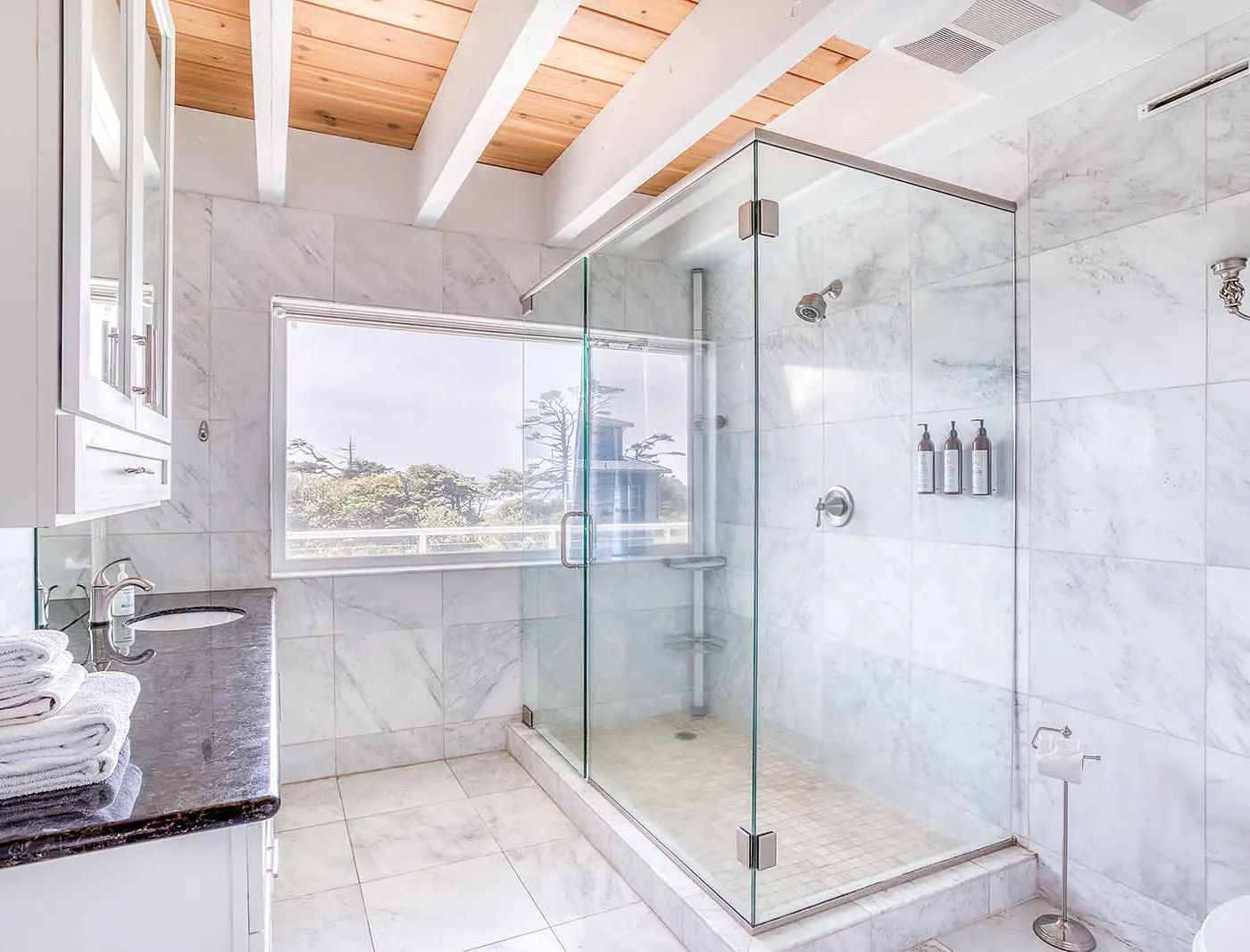 Elegant home with sauna private hot tub and ocean views accessible by elevator