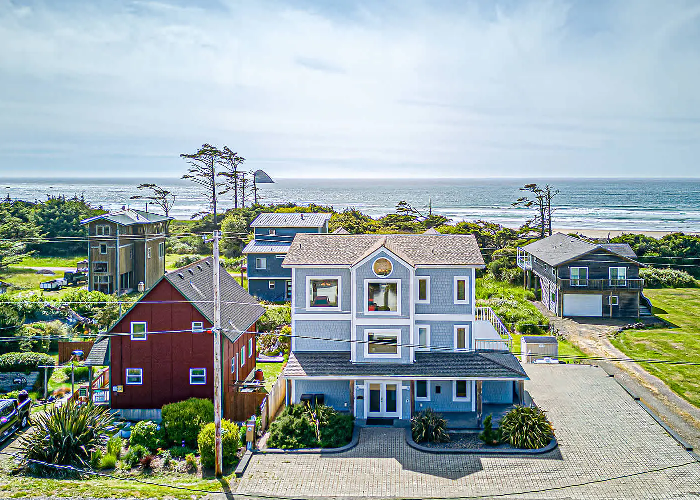 Elegant home with sauna private hot tub and ocean views accessible by elevator