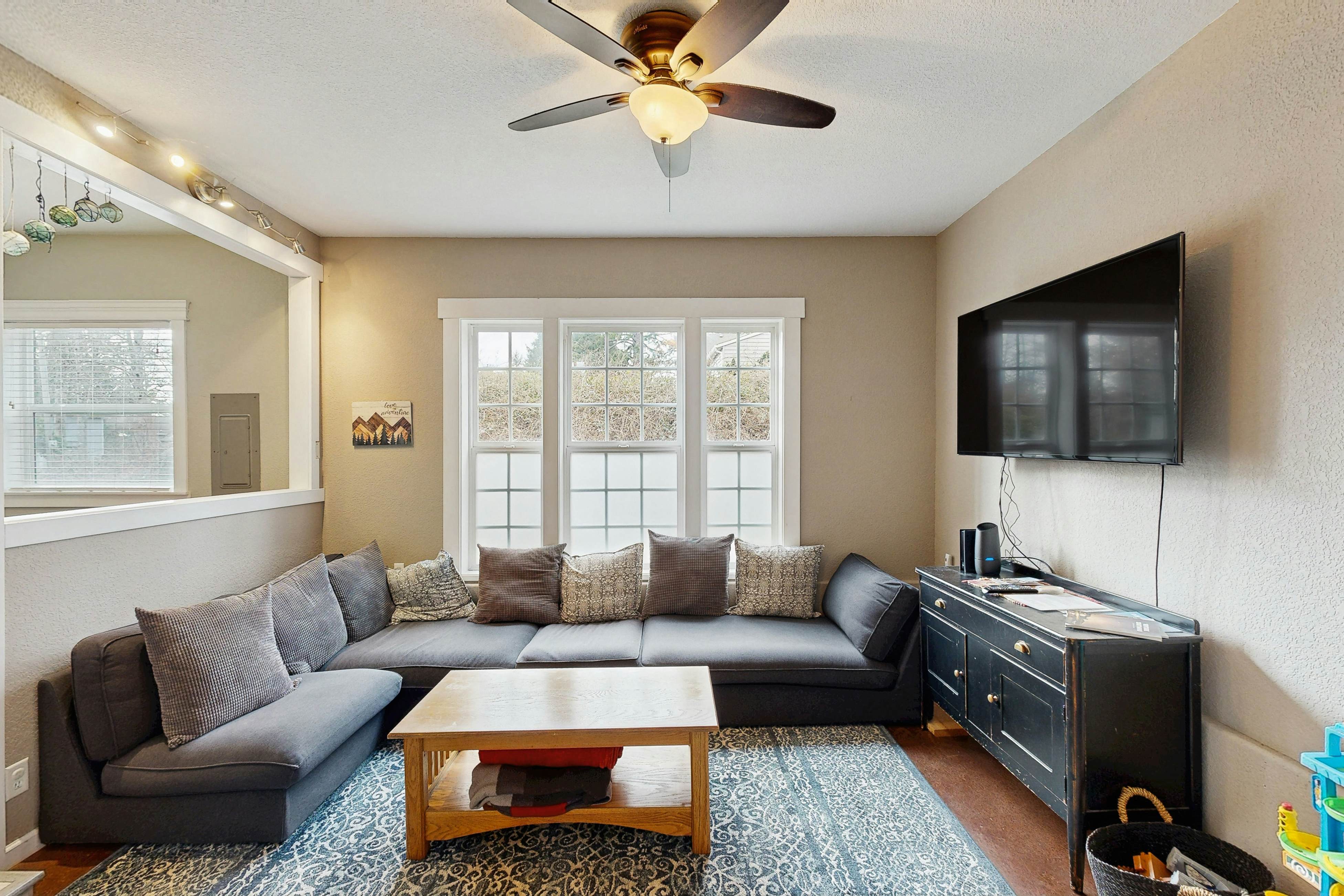 Cozy cabin with fireplace & WiFi, fishing & boats welcome - dog friendly