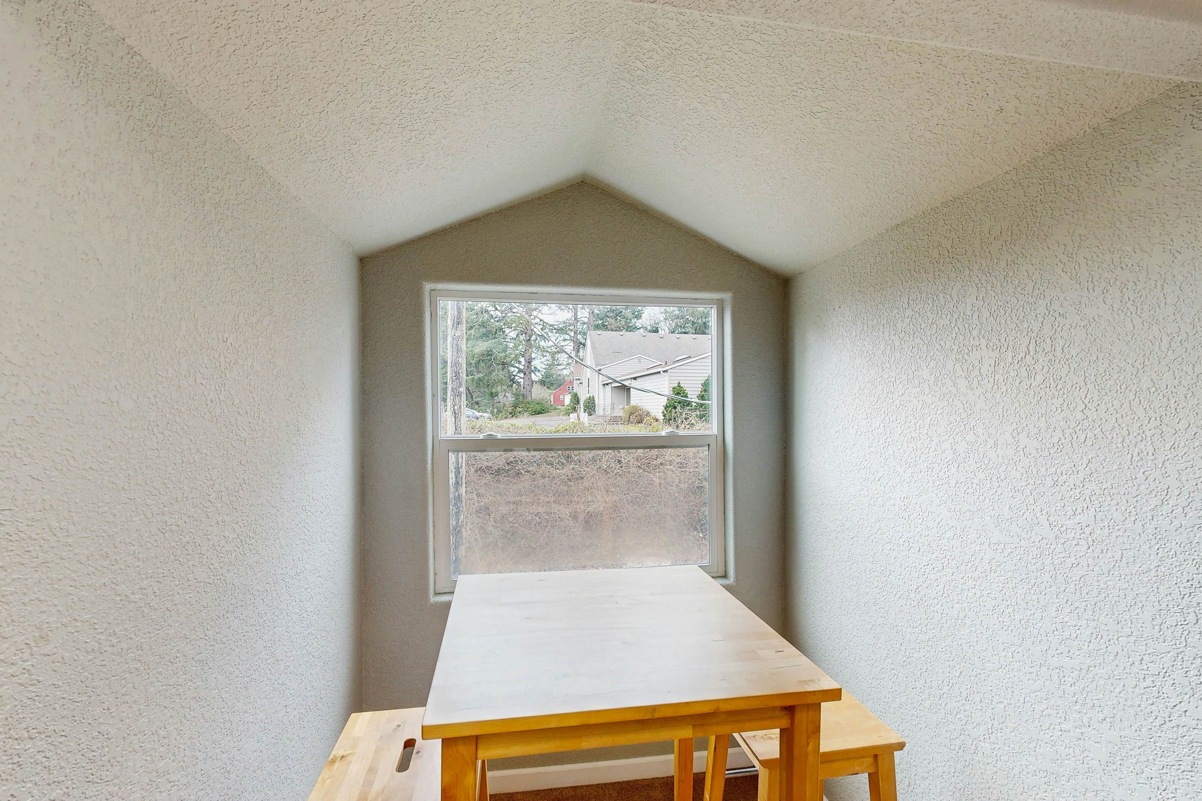 Cozy cabin with fireplace & WiFi, fishing & boats welcome - dog friendly