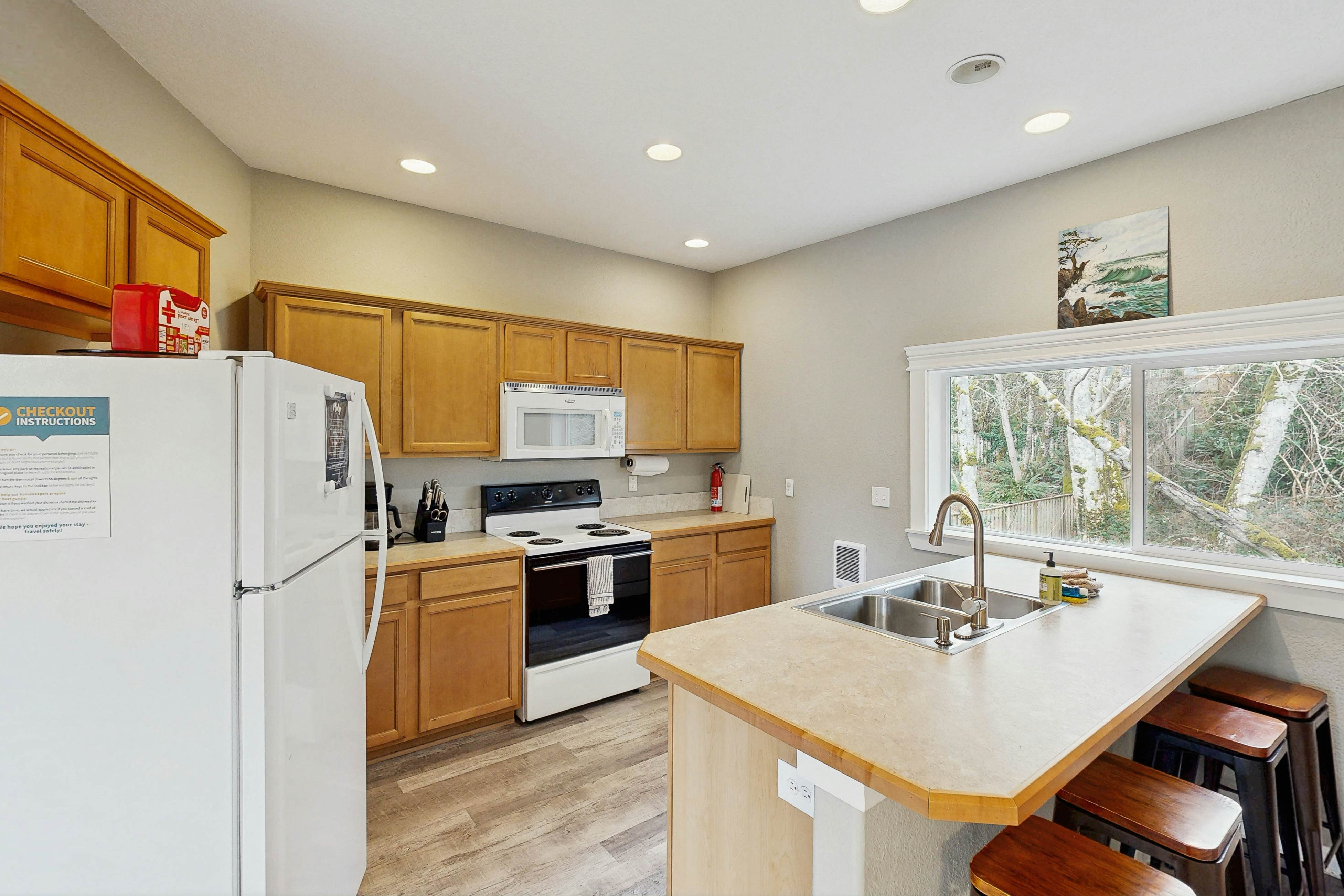 Cozy cabin with fireplace & WiFi, fishing & boats welcome - dog friendly