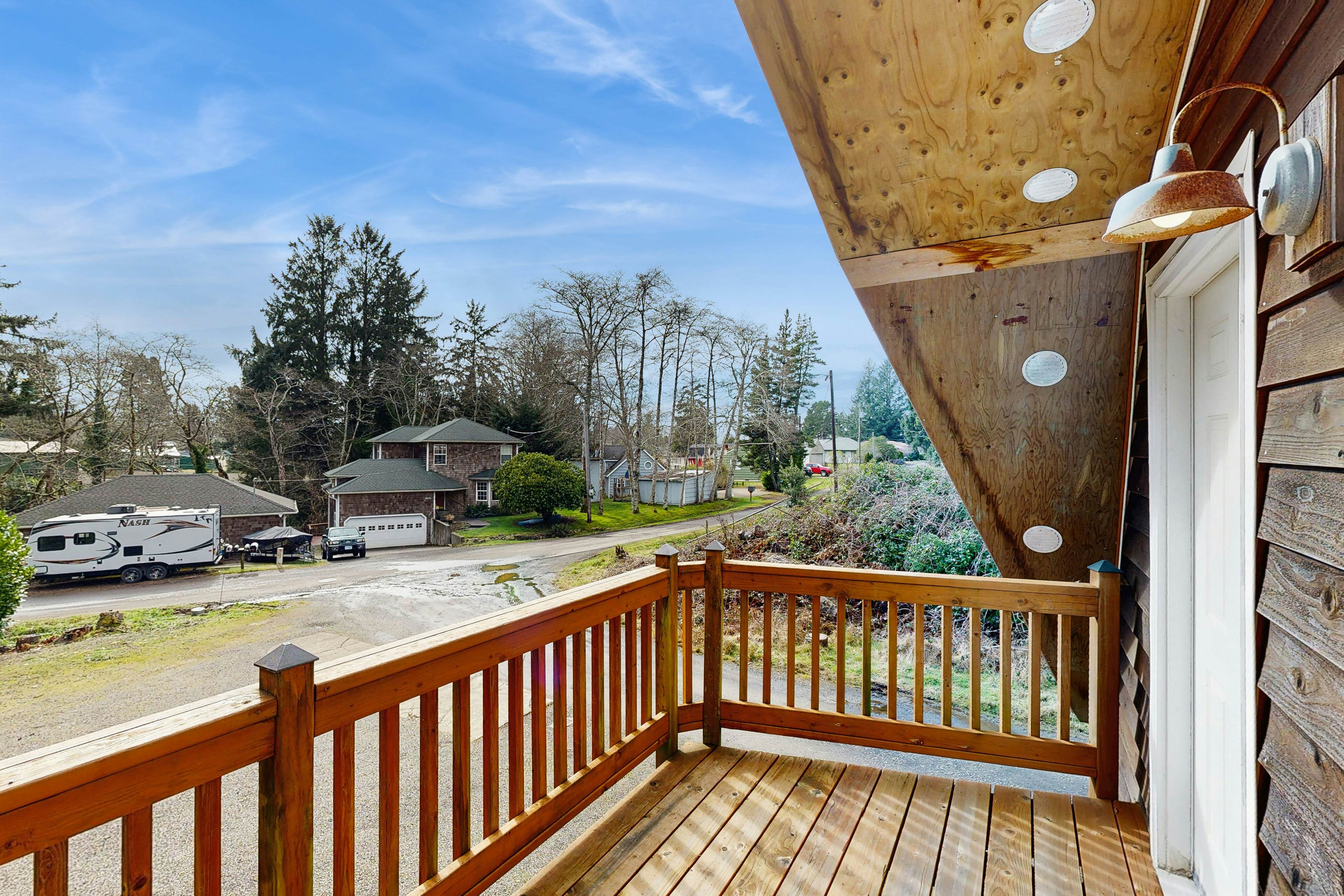 Cozy cabin with fireplace & WiFi, fishing & boats welcome - dog friendly