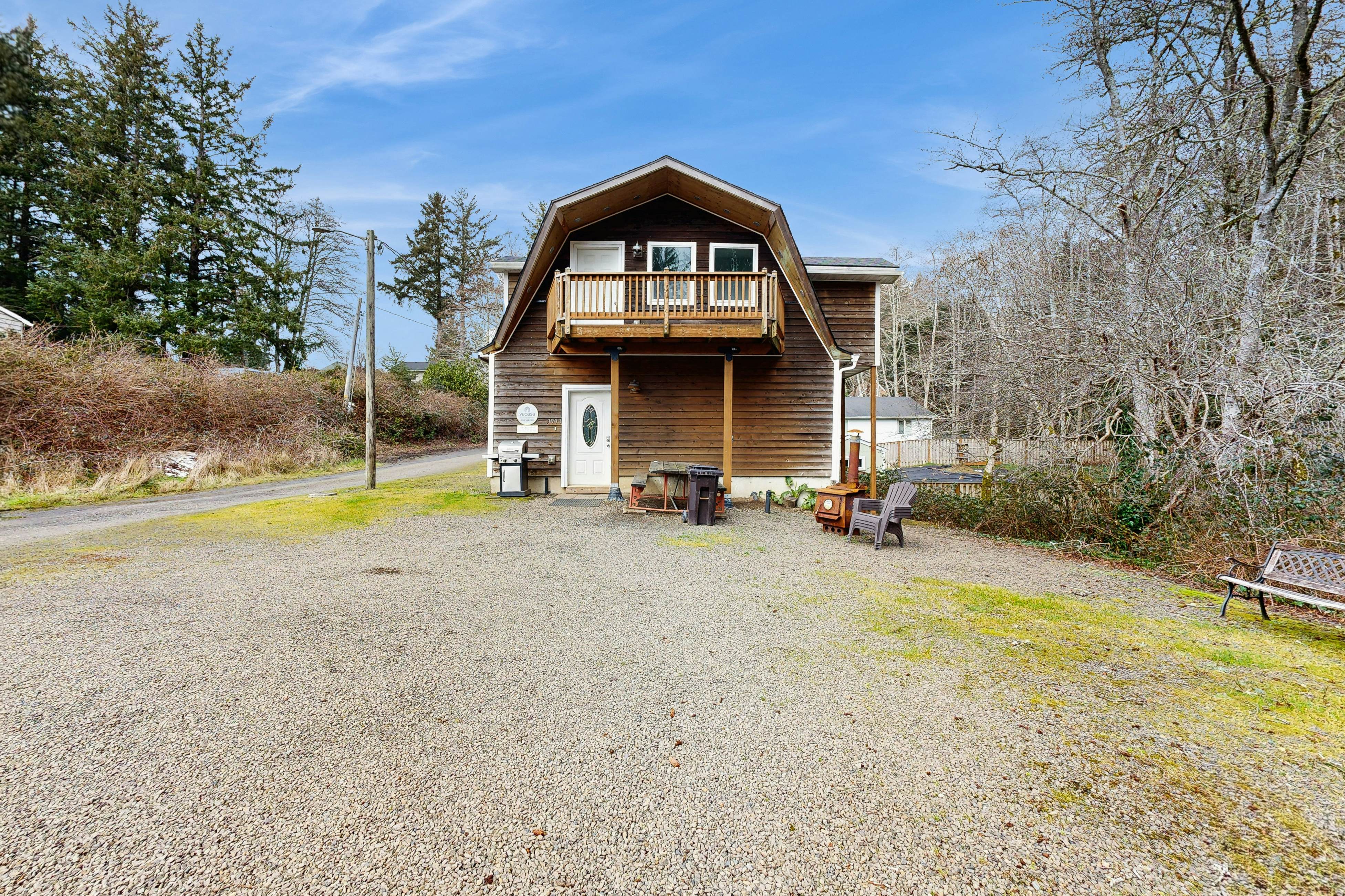 Cozy cabin with fireplace & WiFi, fishing & boats welcome - dog friendly