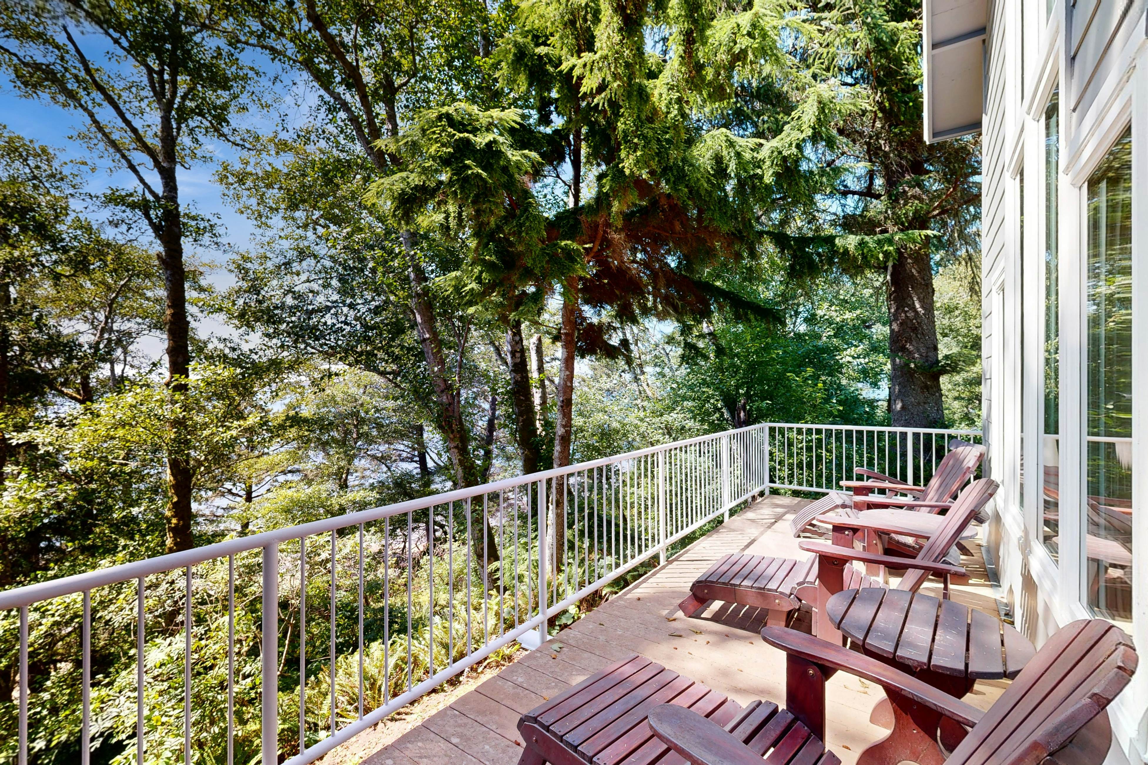 Custom dog-friendly home with Netarts Bay views - includes a separate casita