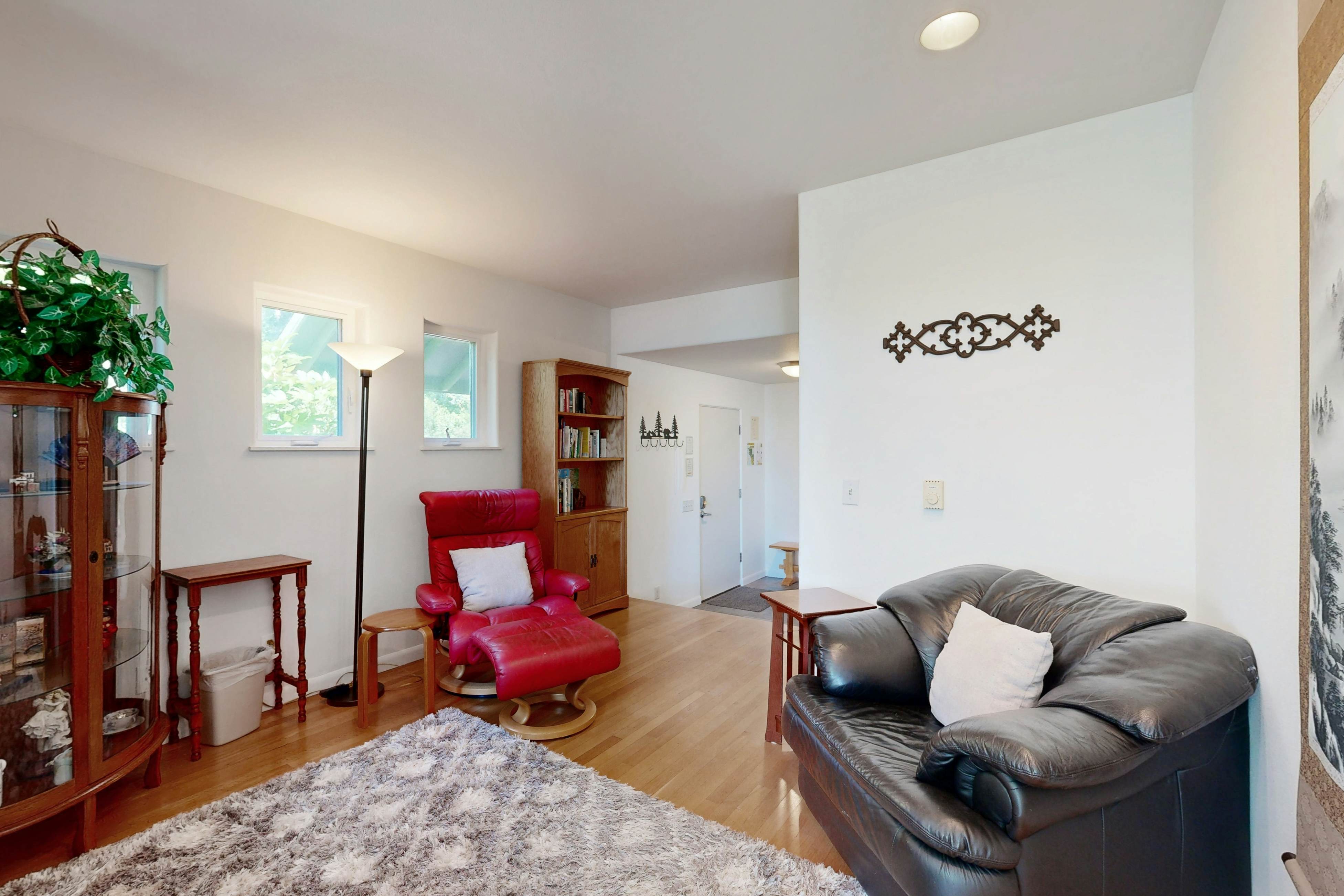 Custom dog-friendly home with Netarts Bay views - includes a separate casita