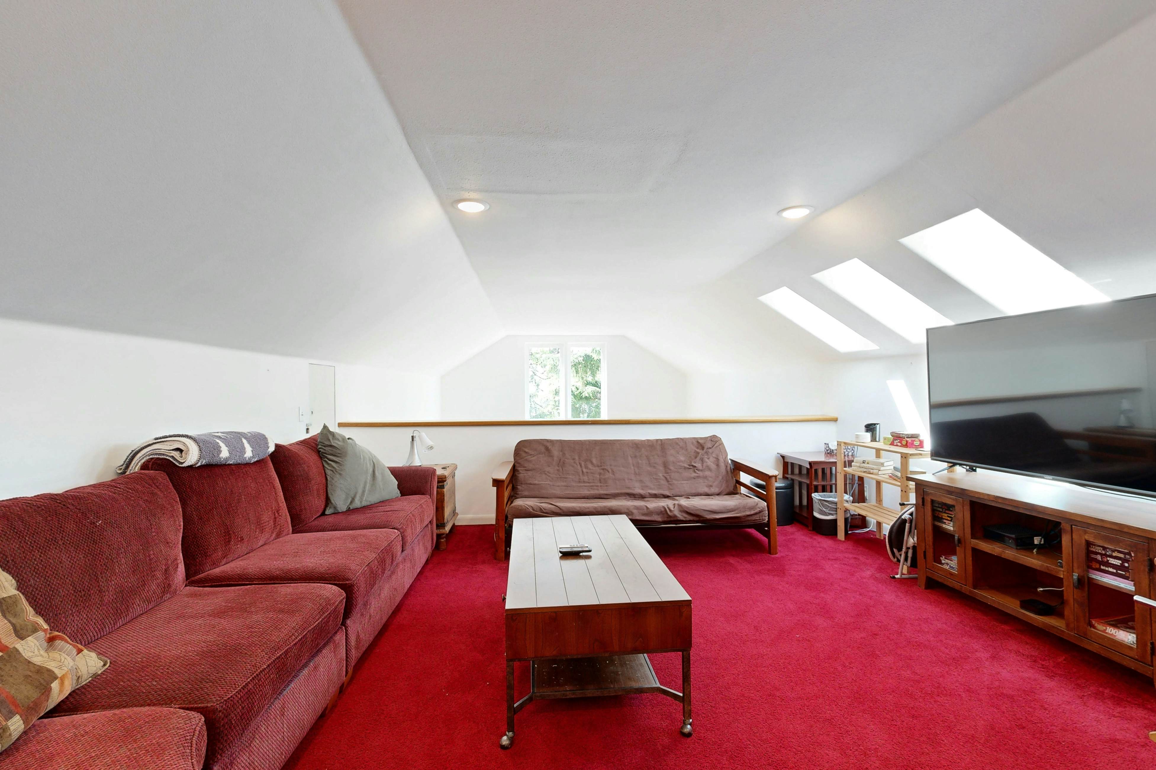 Custom dog-friendly home with Netarts Bay views - includes a separate casita