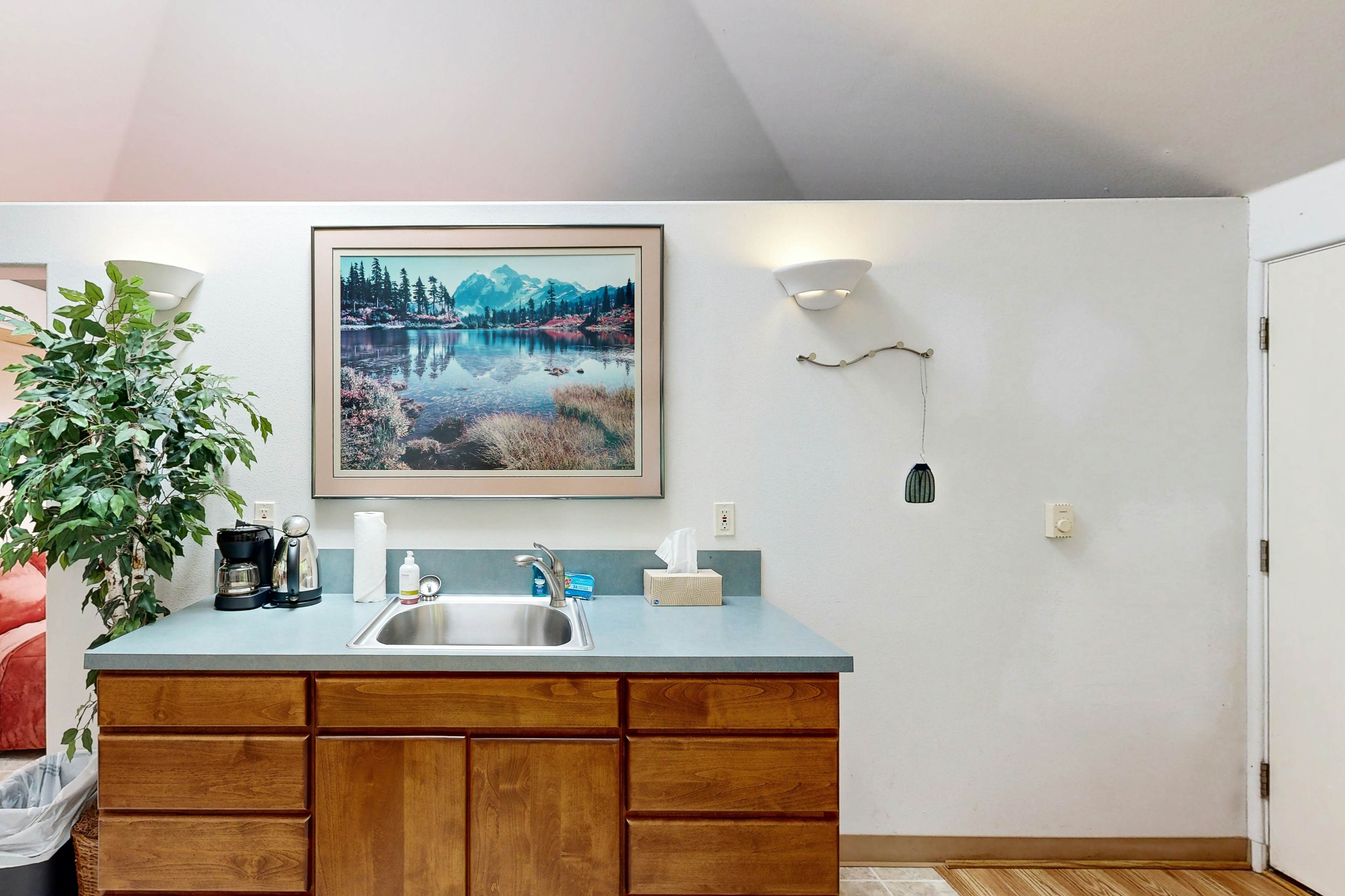 Custom dog-friendly home with Netarts Bay views - includes a separate casita