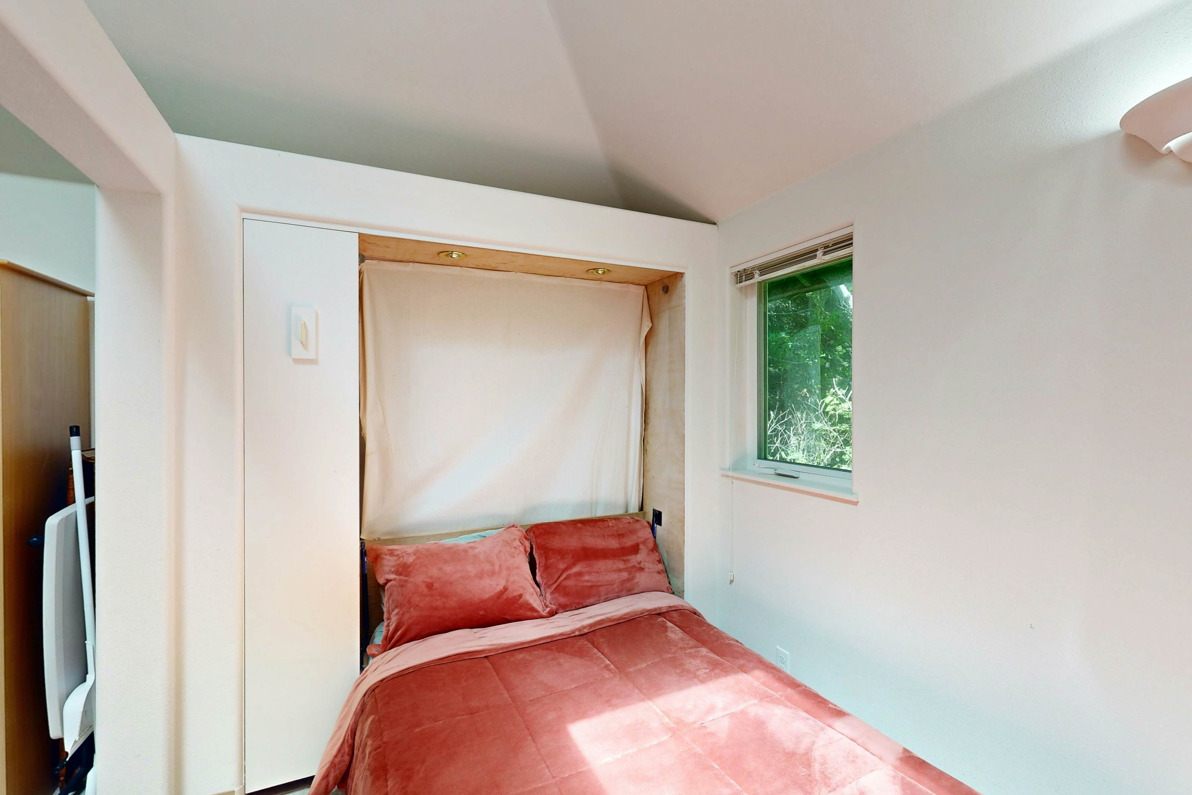 Custom dog-friendly home with Netarts Bay views - includes a separate casita