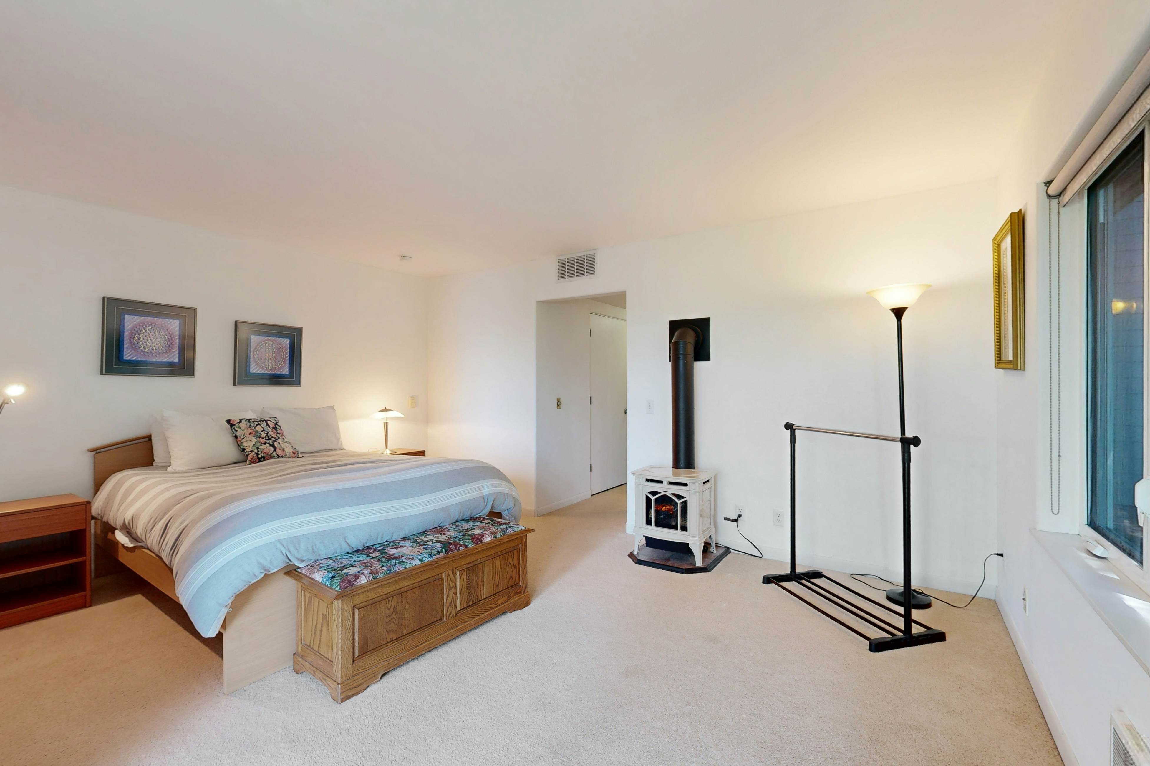 Custom dog-friendly home with Netarts Bay views - includes a separate casita