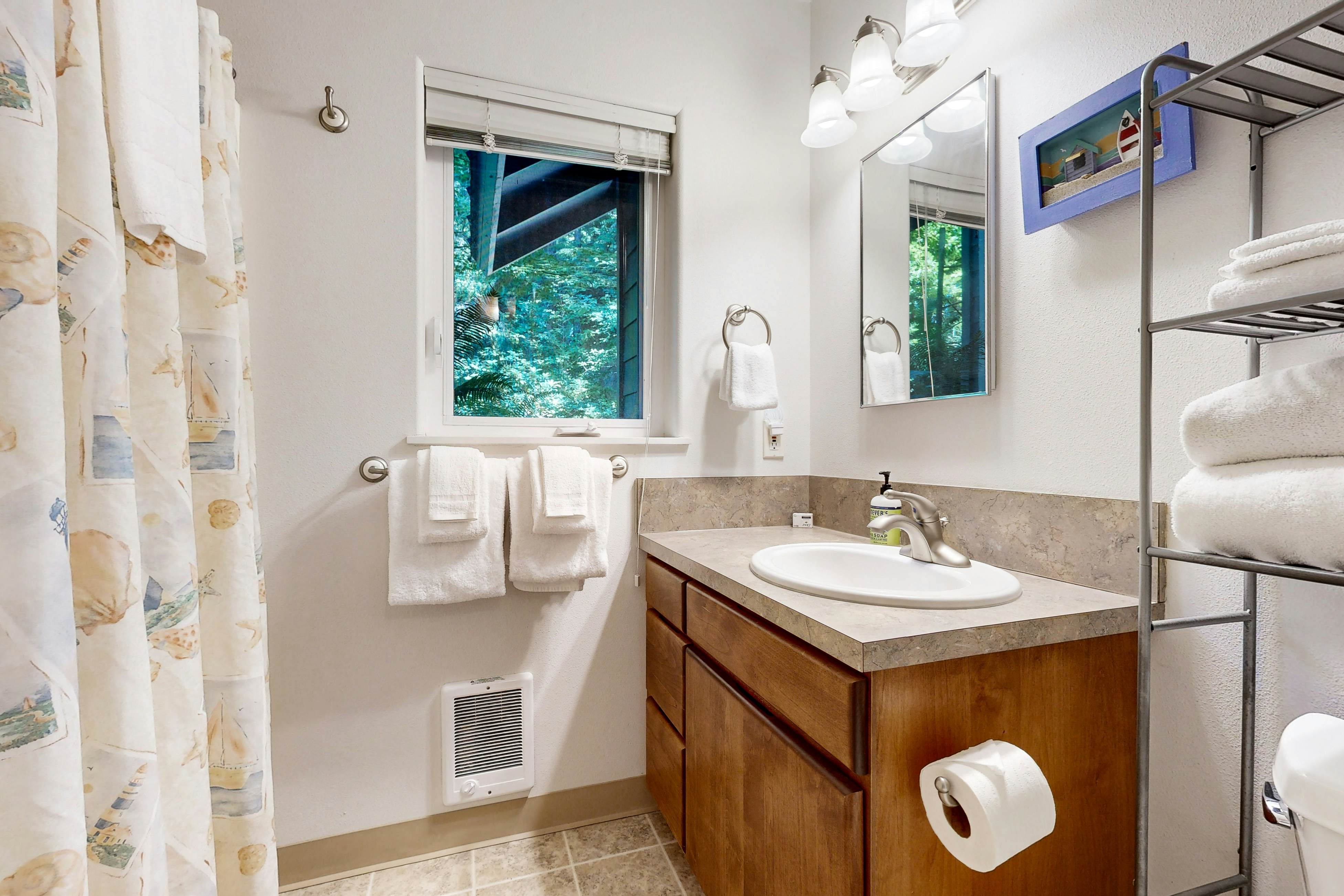 Custom dog-friendly home with Netarts Bay views - includes a separate casita