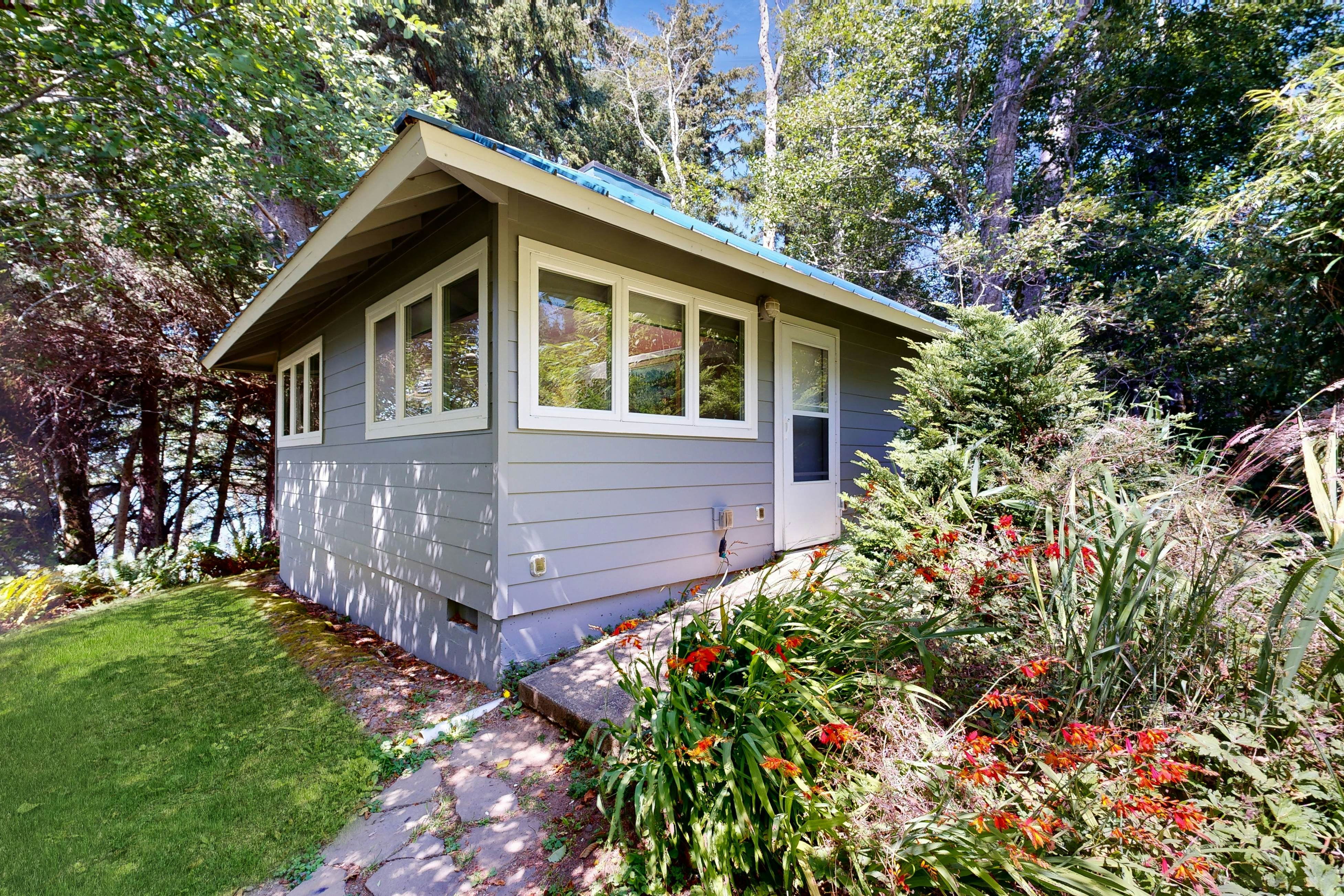 Custom dog-friendly home with Netarts Bay views - includes a separate casita