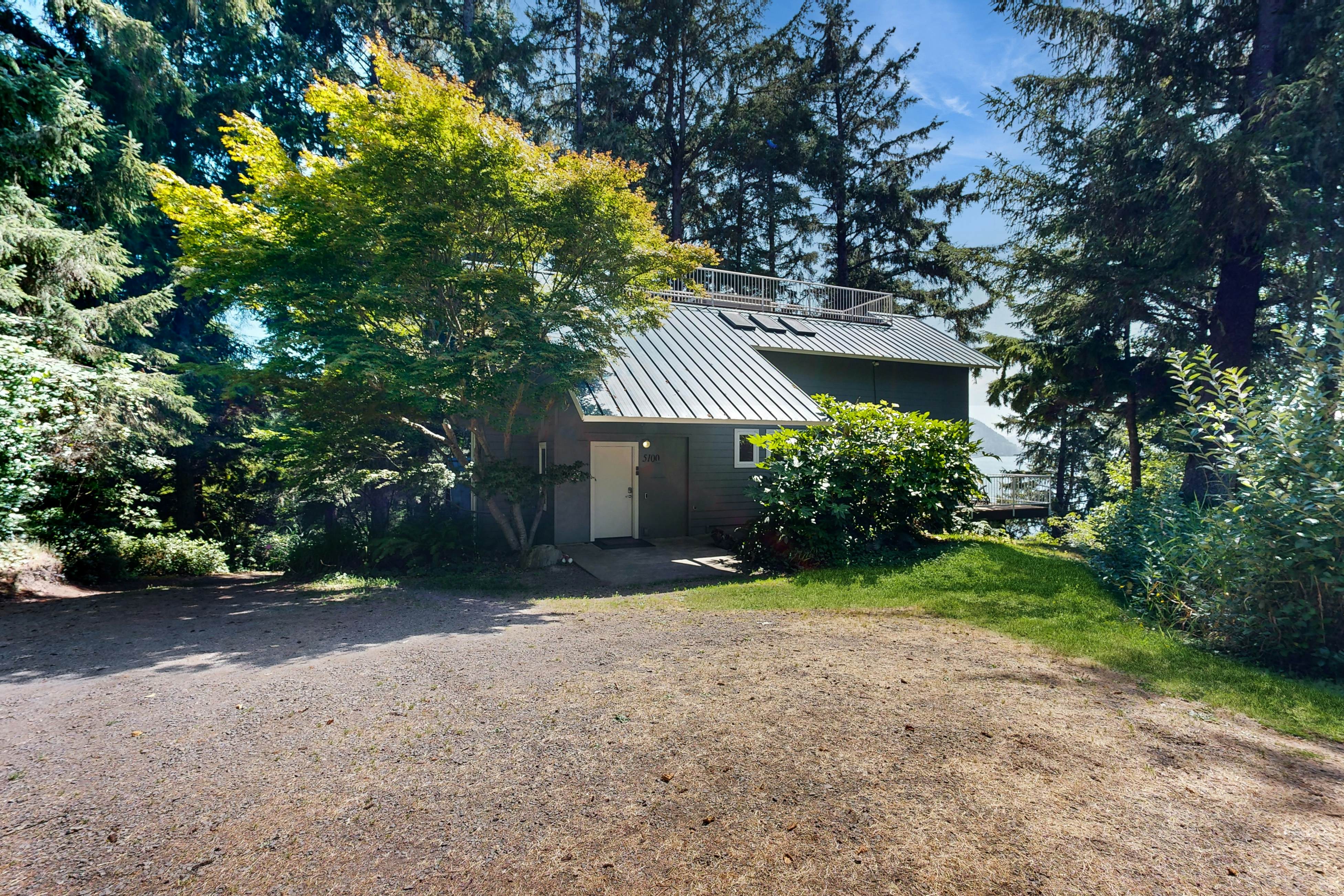 Custom dog-friendly home with Netarts Bay views - includes a separate casita