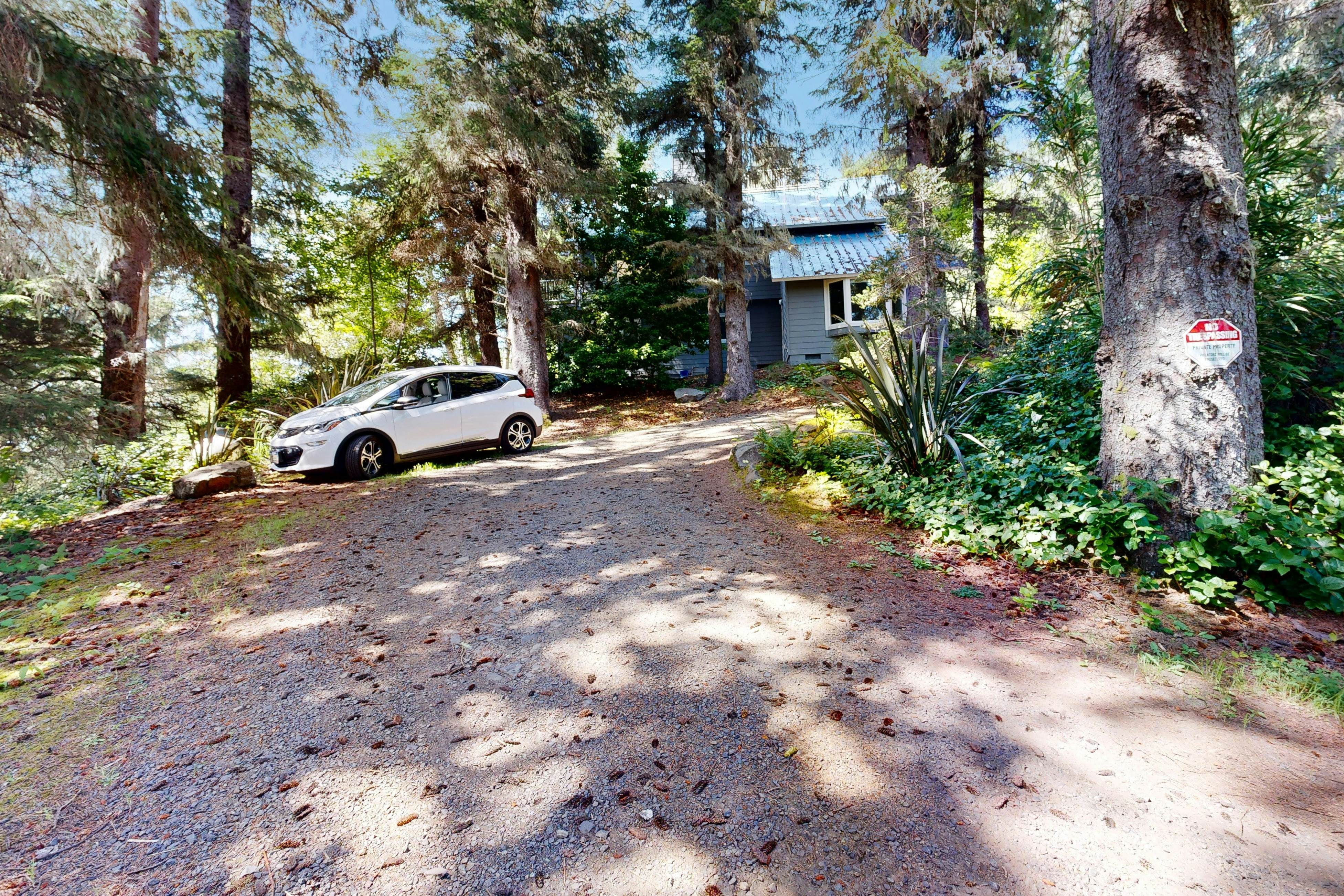 Custom dog-friendly home with Netarts Bay views - includes a separate casita