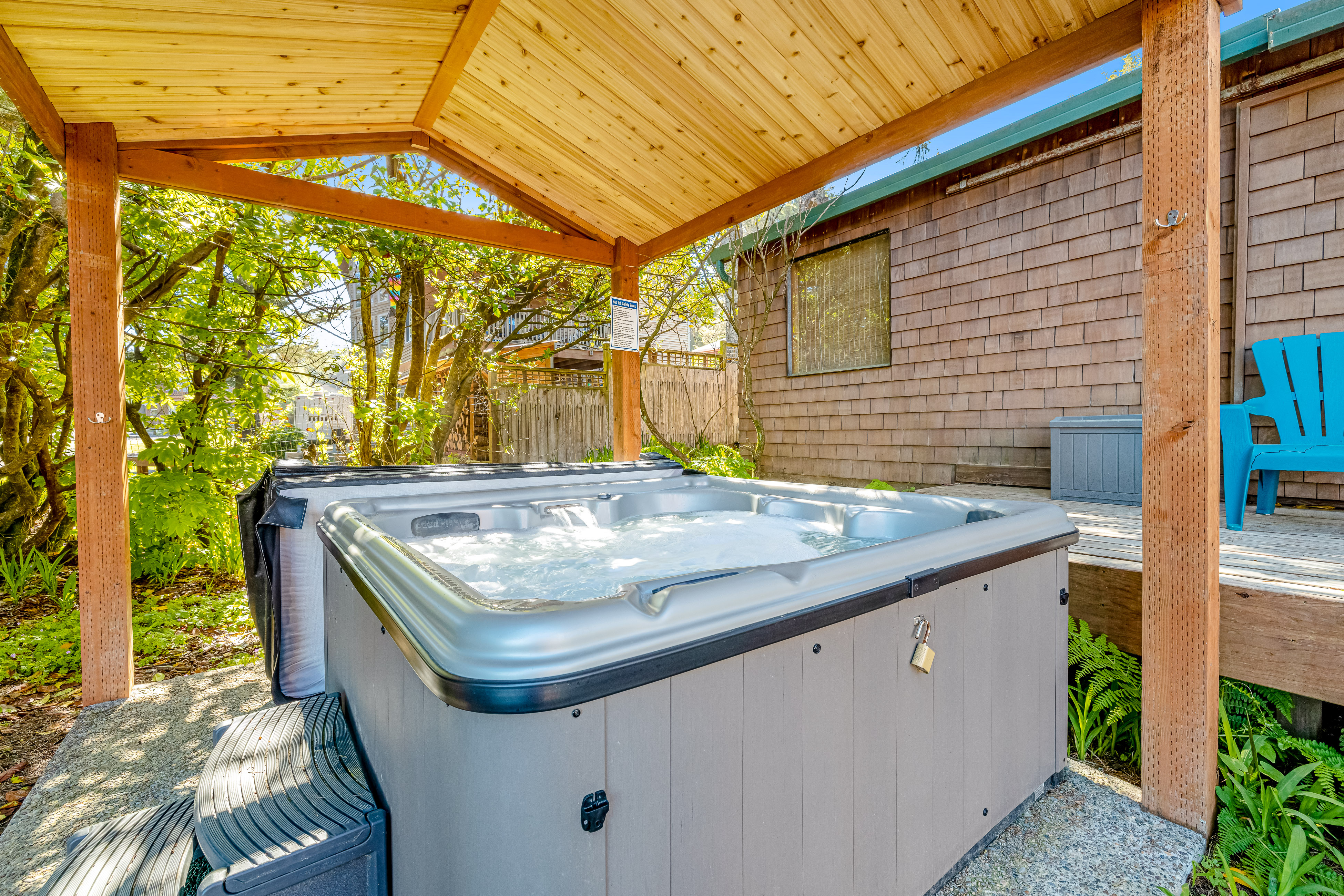 Dog friendly house near beach with hot tub fireplace enclosed yard full kitchen