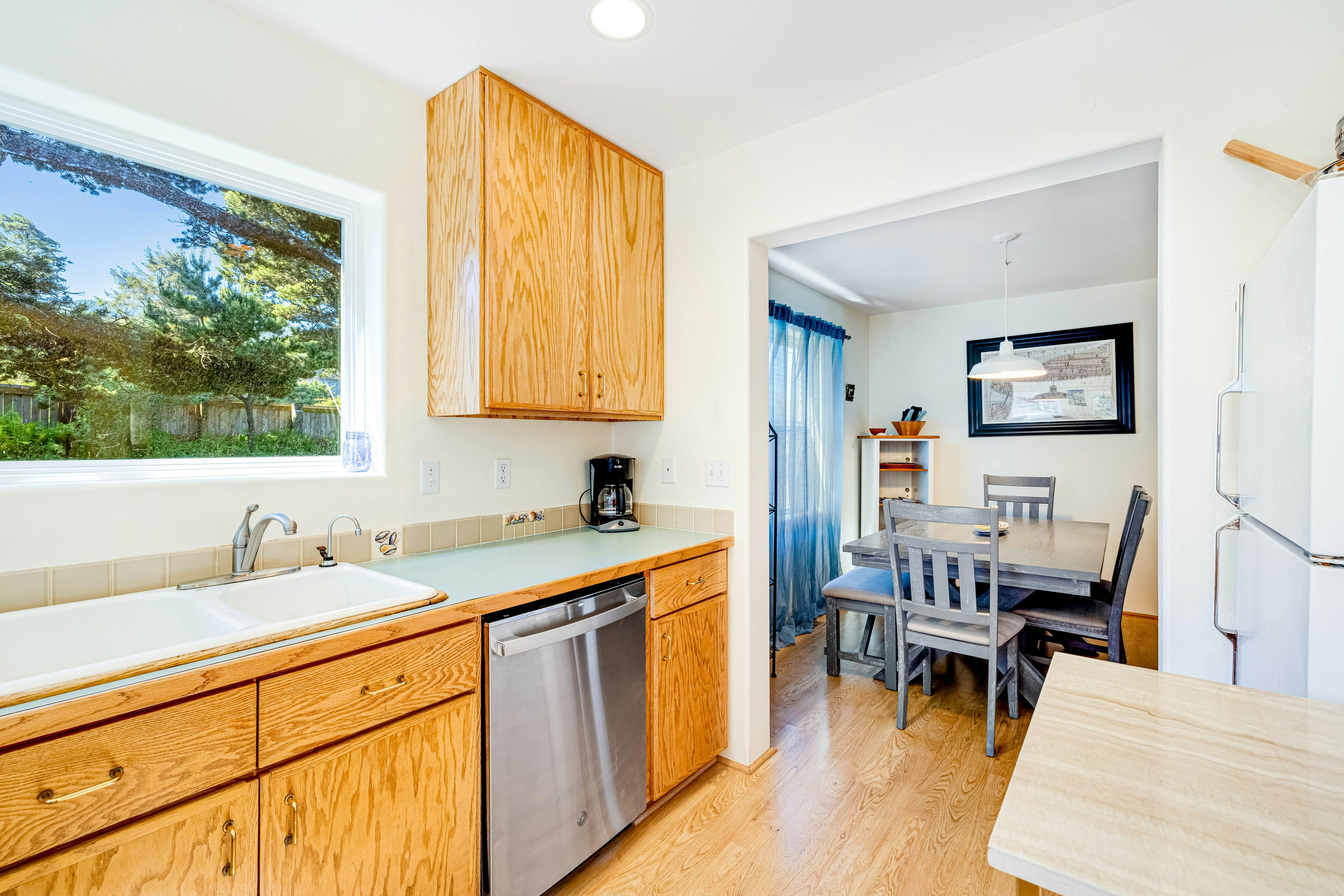 Dog-friendly house near beach w/ hot tub, fireplace, enclosed yard, full kitchen