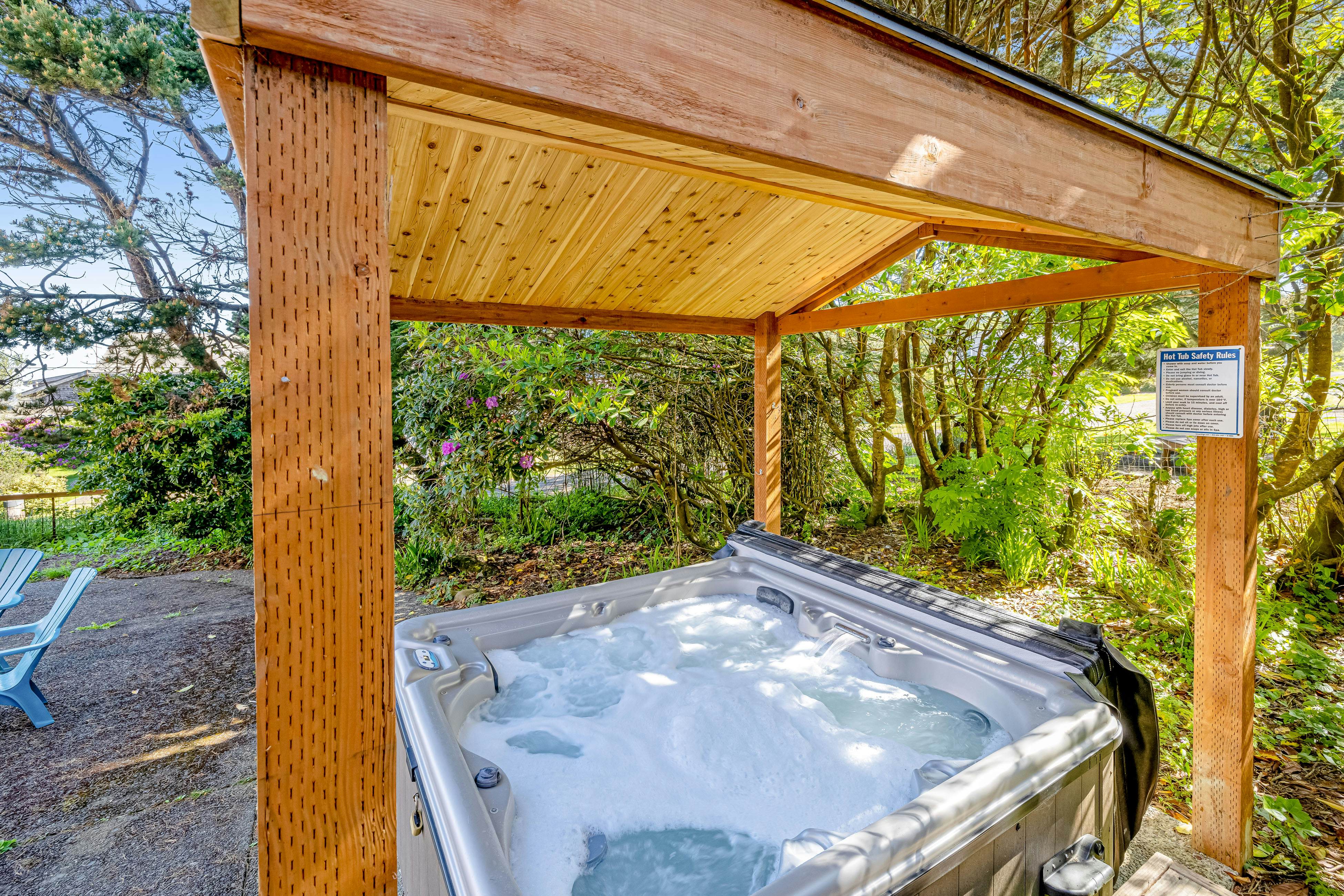 Dog-friendly house near beach w/ hot tub, fireplace, enclosed yard, full kitchen