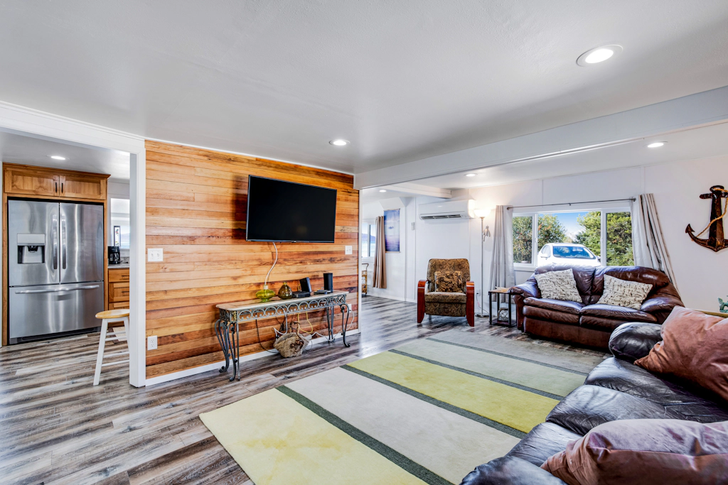 Gorgeous home overlooking the bay near a boat launch dog friendly