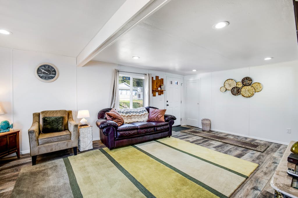 Gorgeous home overlooking the bay near a boat launch dog friendly