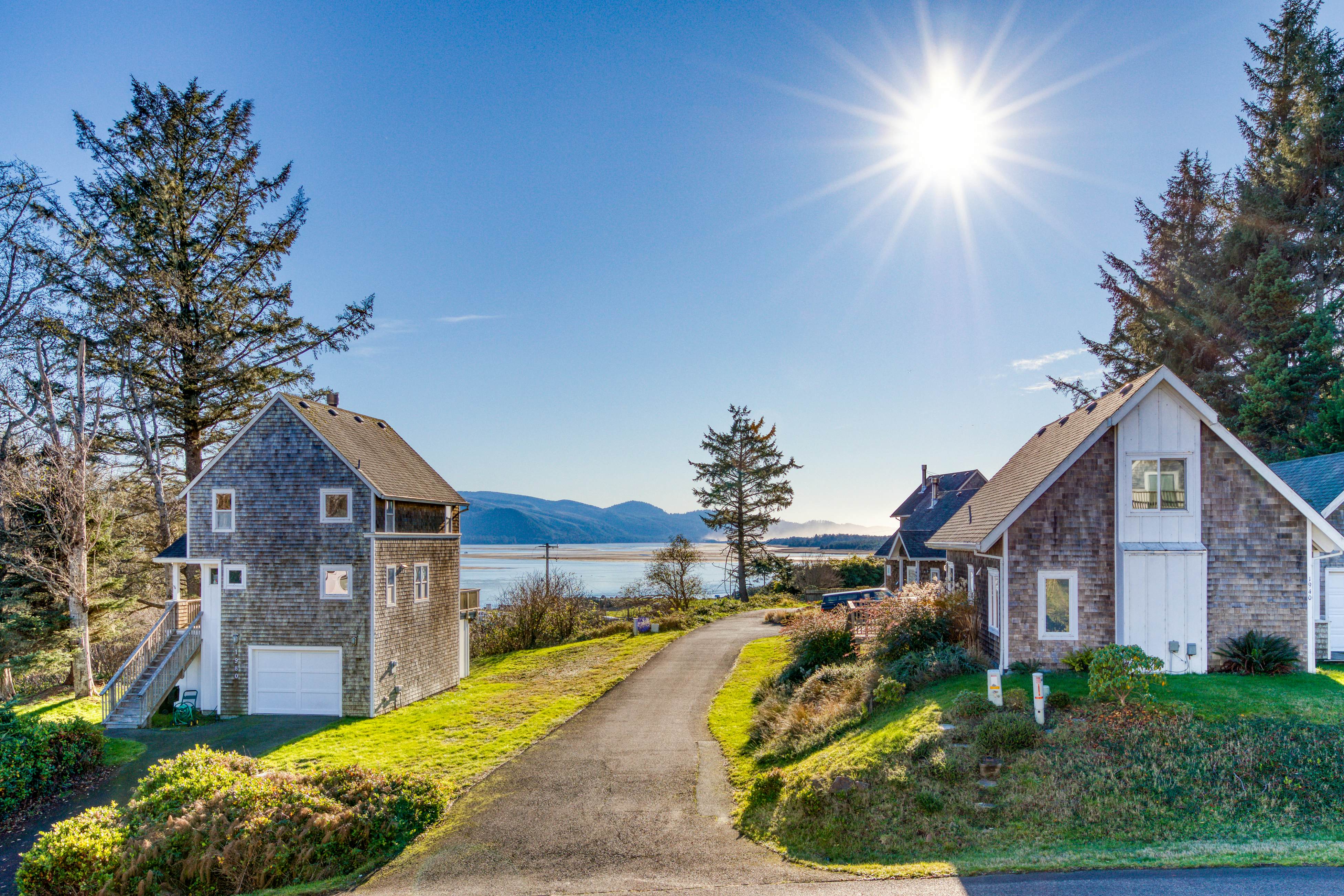 Spacious, Homey Dog-Friendly House with Fireplace and Beach and Ocean Views
