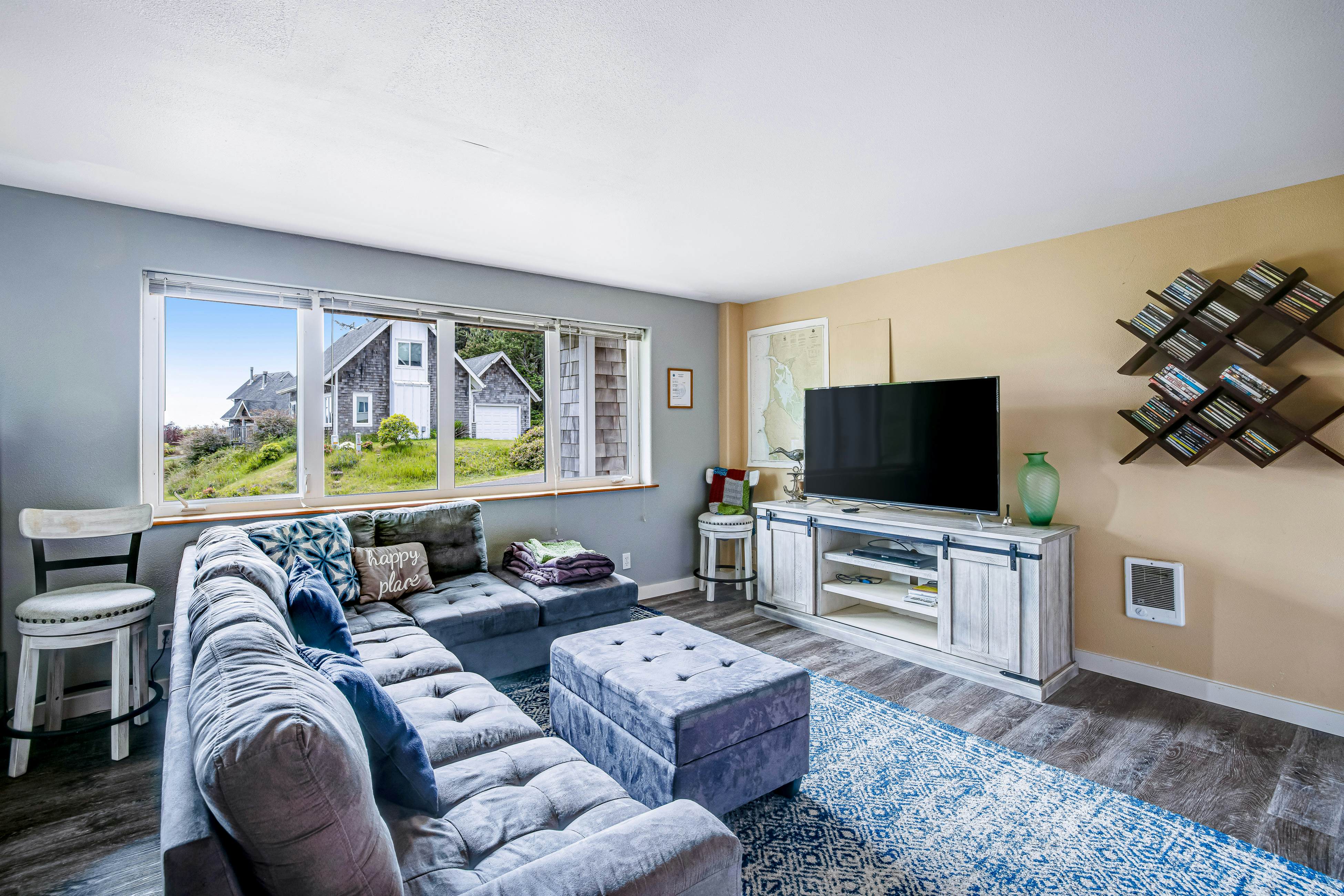 Spacious, Homey Dog-Friendly House with Fireplace and Beach and Ocean Views