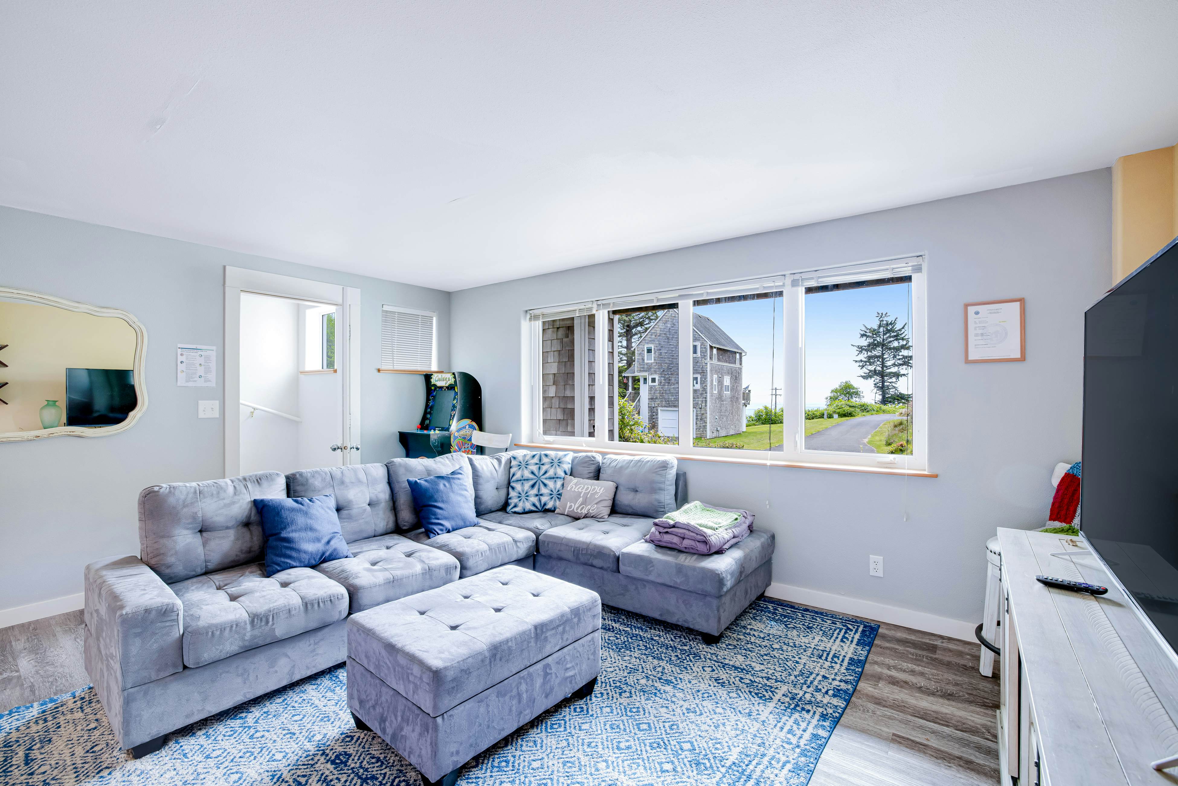 Spacious, Homey Dog-Friendly House with Fireplace and Beach and Ocean Views