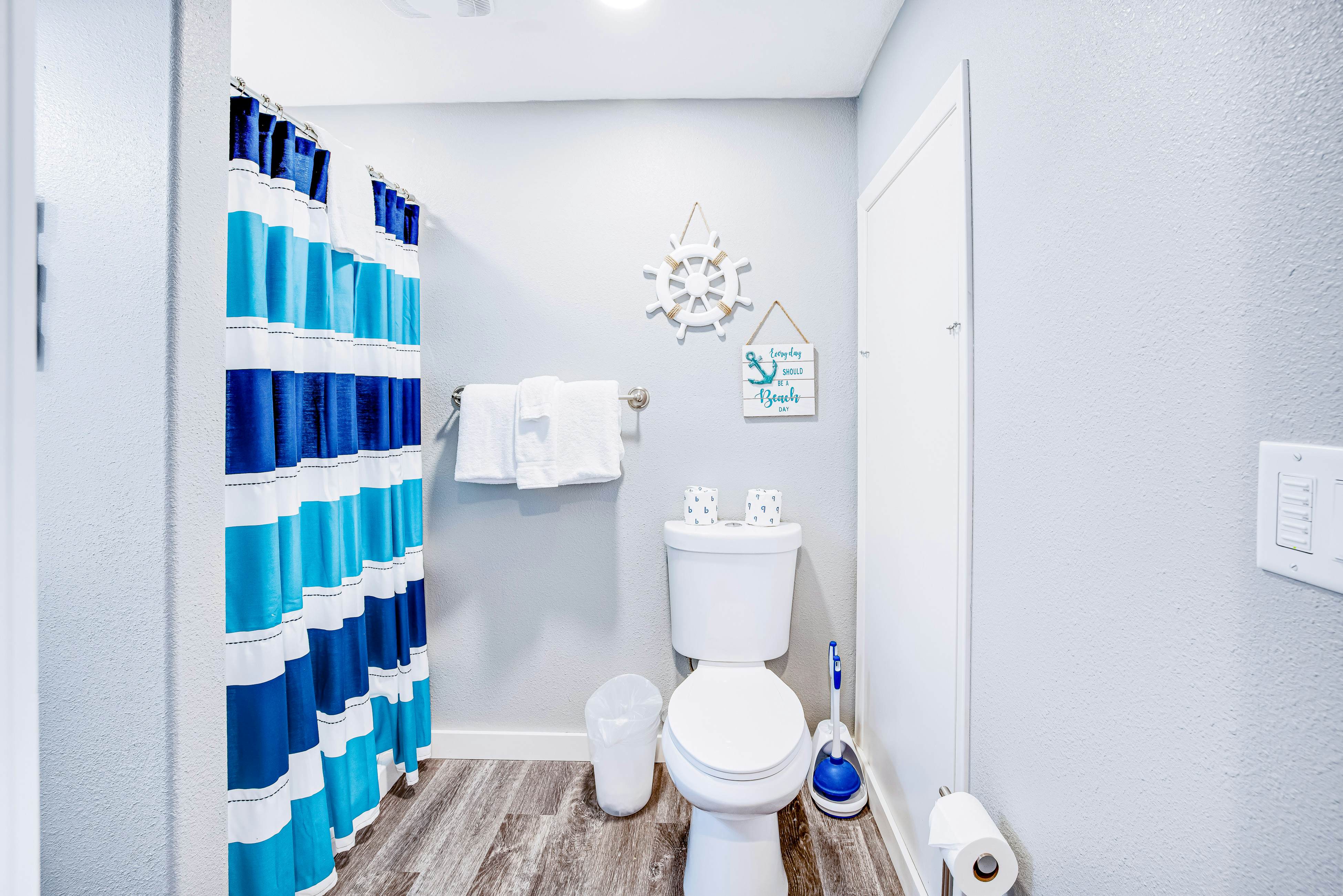 Spacious, Homey Dog-Friendly House with Fireplace and Beach and Ocean Views