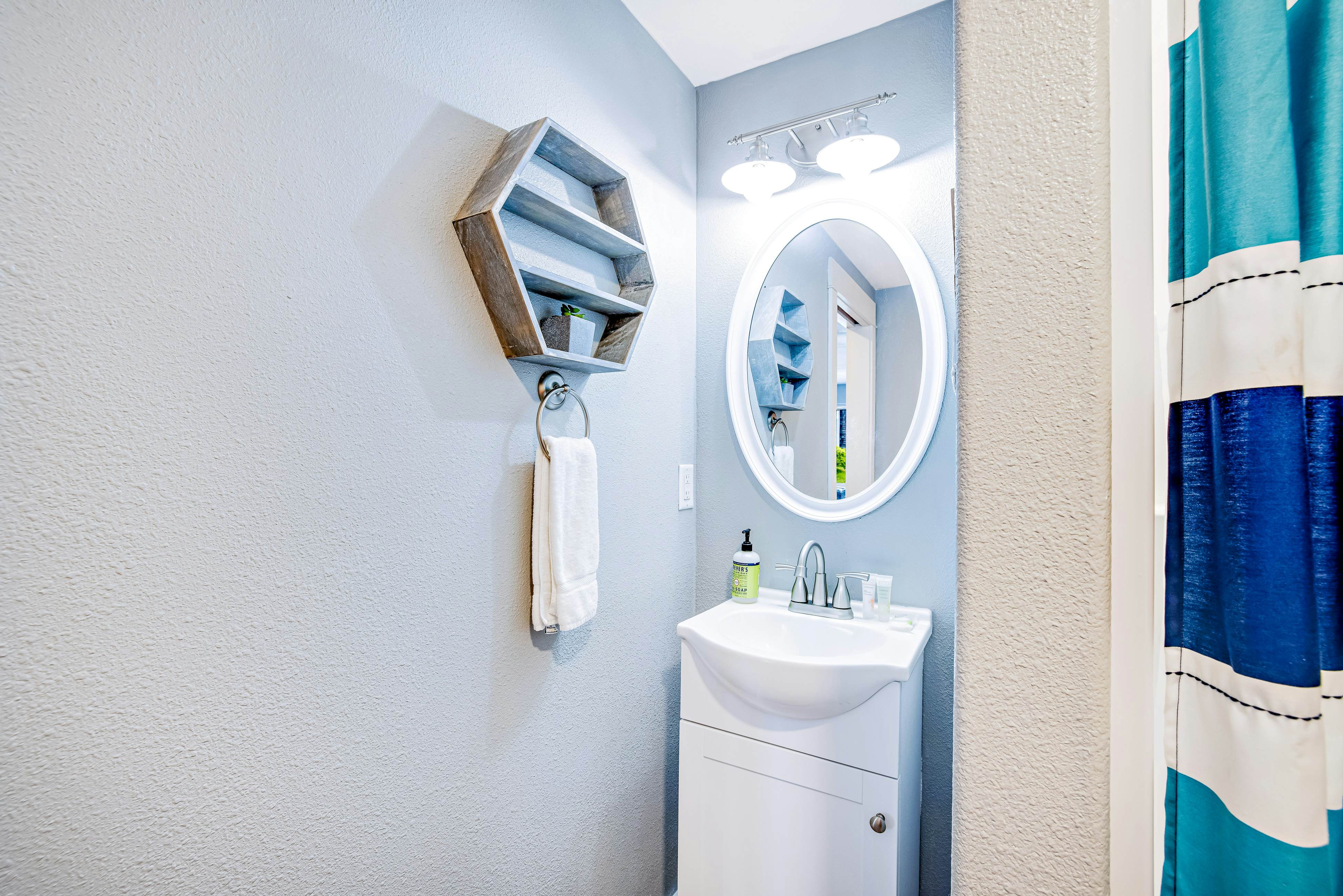 Spacious, Homey Dog-Friendly House with Fireplace and Beach and Ocean Views