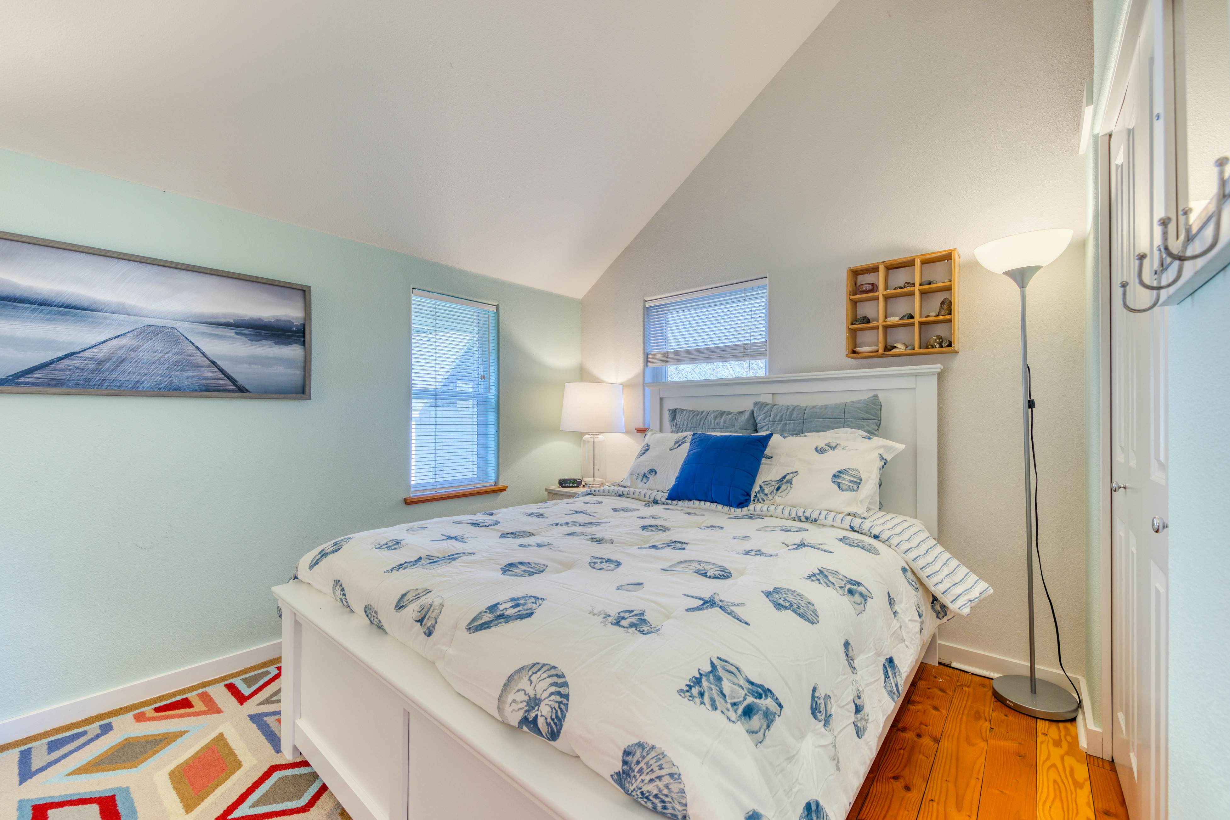 Spacious, Homey Dog-Friendly House with Fireplace and Beach and Ocean Views