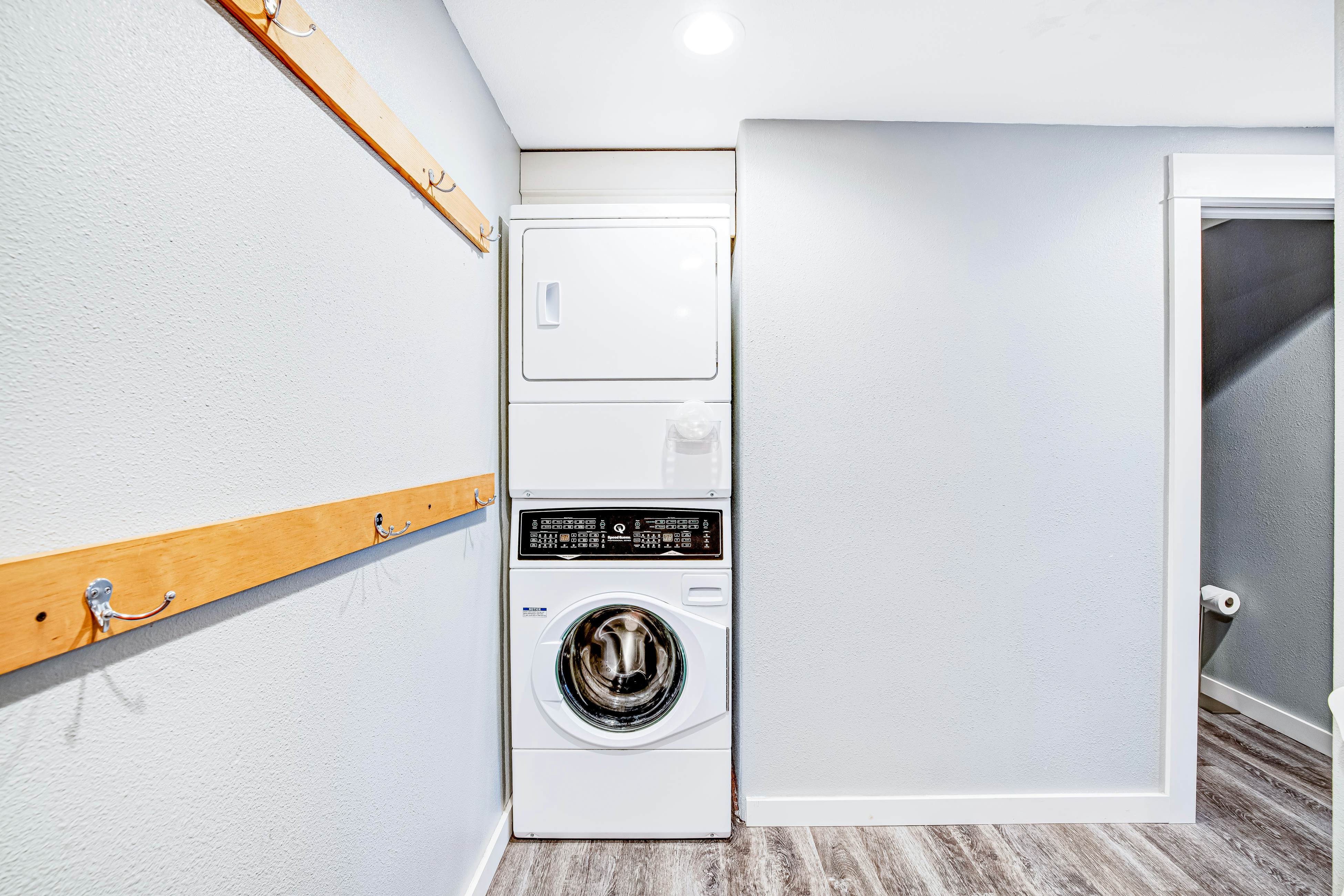 Spacious, Homey Dog-Friendly House with Fireplace and Beach and Ocean Views